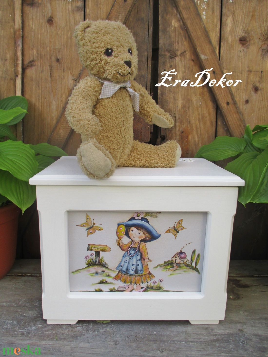 A tükrös kislány meséje, játéktároló láda - baba - mama - keresztelő kellékek - keresztelőajándékok - Meska.hu