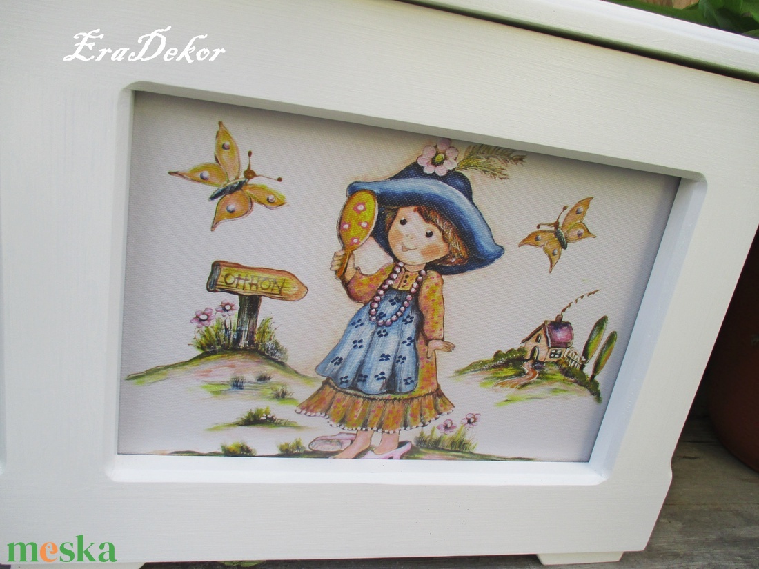 A tükrös kislány meséje, játéktároló láda - baba - mama - keresztelő kellékek - keresztelőajándékok - Meska.hu