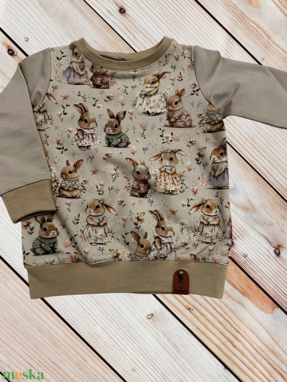 Nyuszis kislány pulóver � Pihe-puha futter anyagból (86-os méret) - ruha & divat - gyerekruha - pulóver - Meska.hu