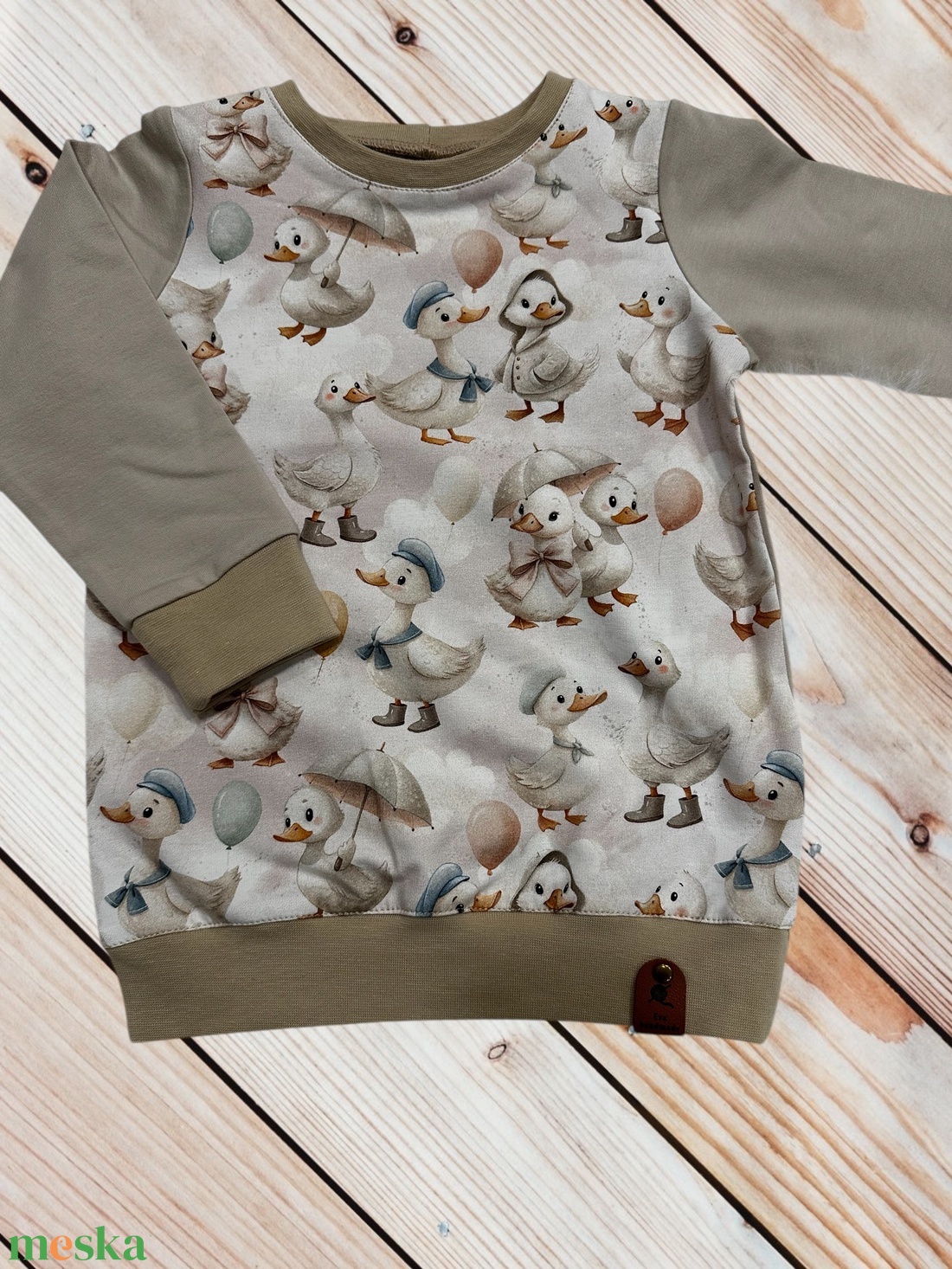 Kiskacsás gyerek pulóver � Pihe-puha futter anyagból (104-es méret) - ruha & divat - gyerekruha - pulóver - Meska.hu