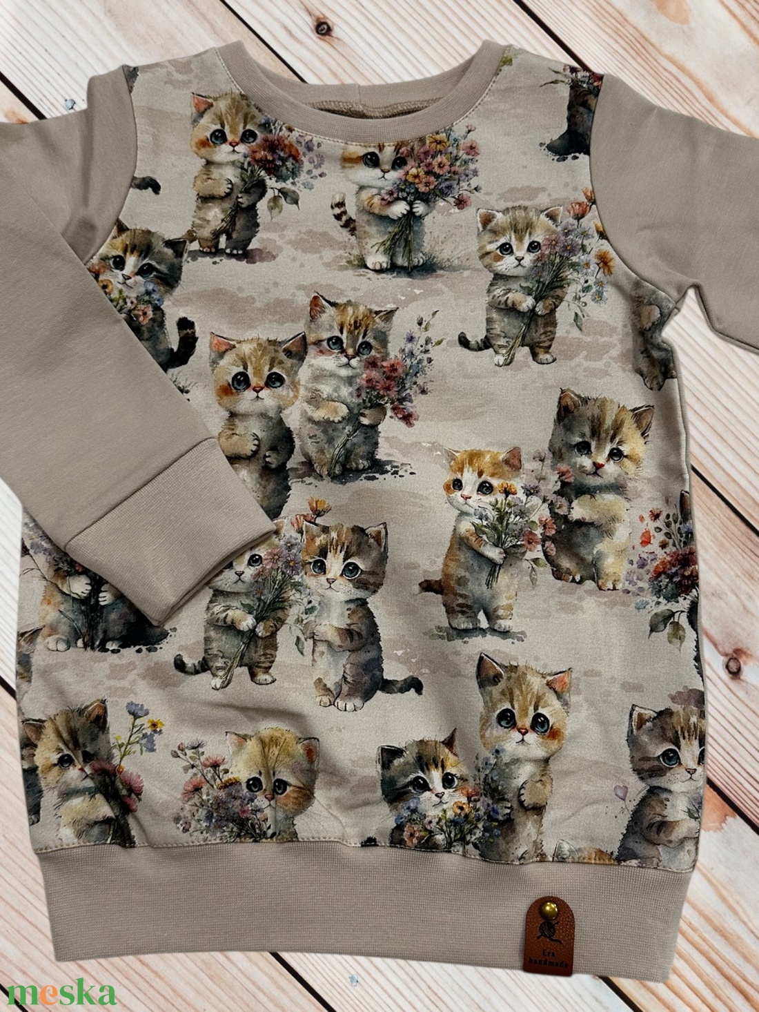 Kiscicás gyerek pulóver � Virágcsokros minta, puha futter anyagból (104-es méret) - ruha & divat - gyerekruha - pulóver - Meska.hu