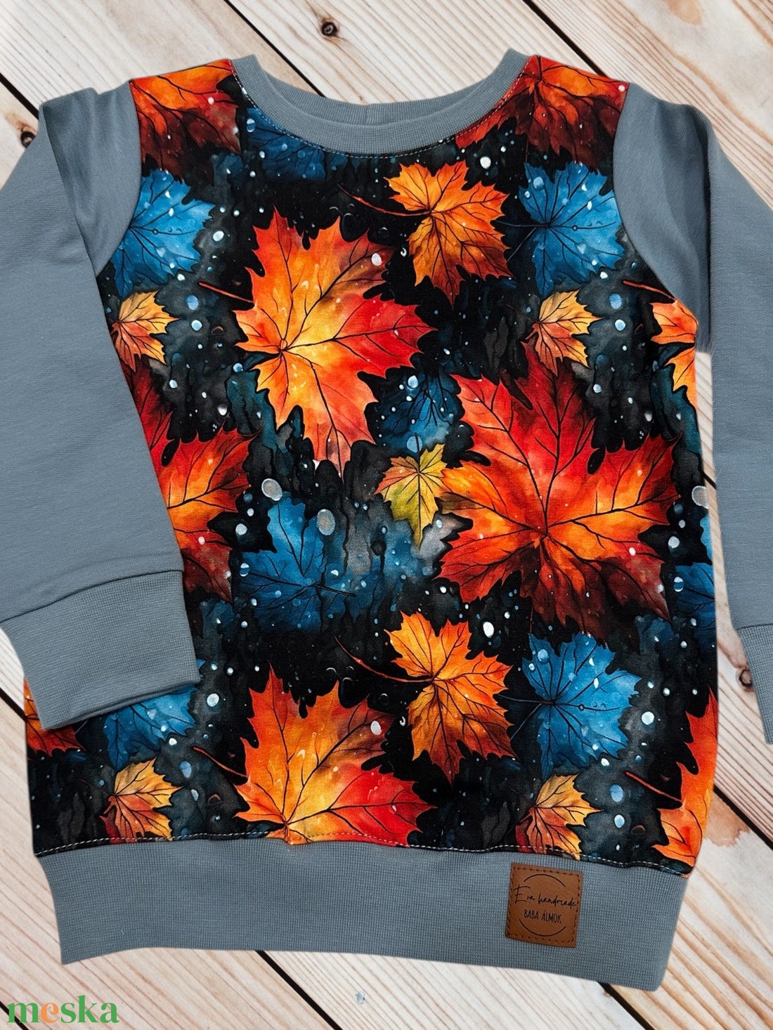 Őszi faleveles gyerek pulóver � Szürke futter anyagból, élénk mintával (98-as méret) - ruha & divat - gyerekruha - pulóver - Meska.hu