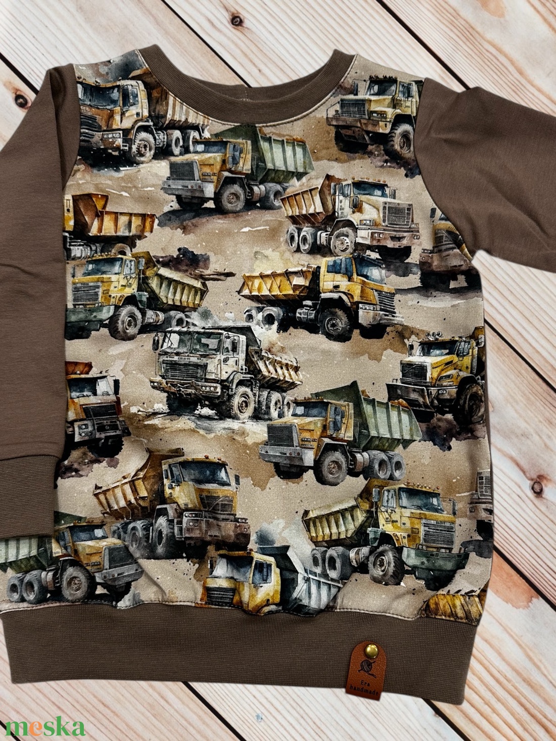 Munkagépes gyerek pulóver � Barna futter anyagból, vagány dömper mintával (98-as méret) - ruha & divat - gyerekruha - pulóver - Meska.hu