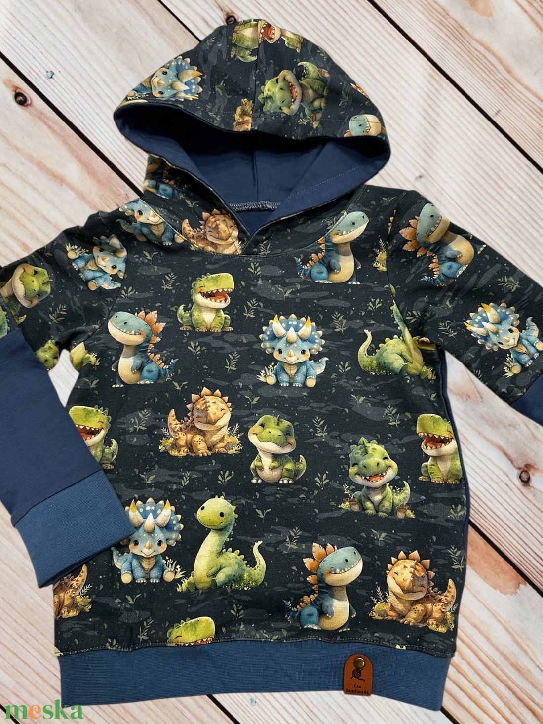 Dinoszauruszos kapucnis gyerek pulóver � Vagány dínó mintával, puha futter anyagból (104-es méret) - ruha & divat - gyerekruha - pulóver - Meska.hu