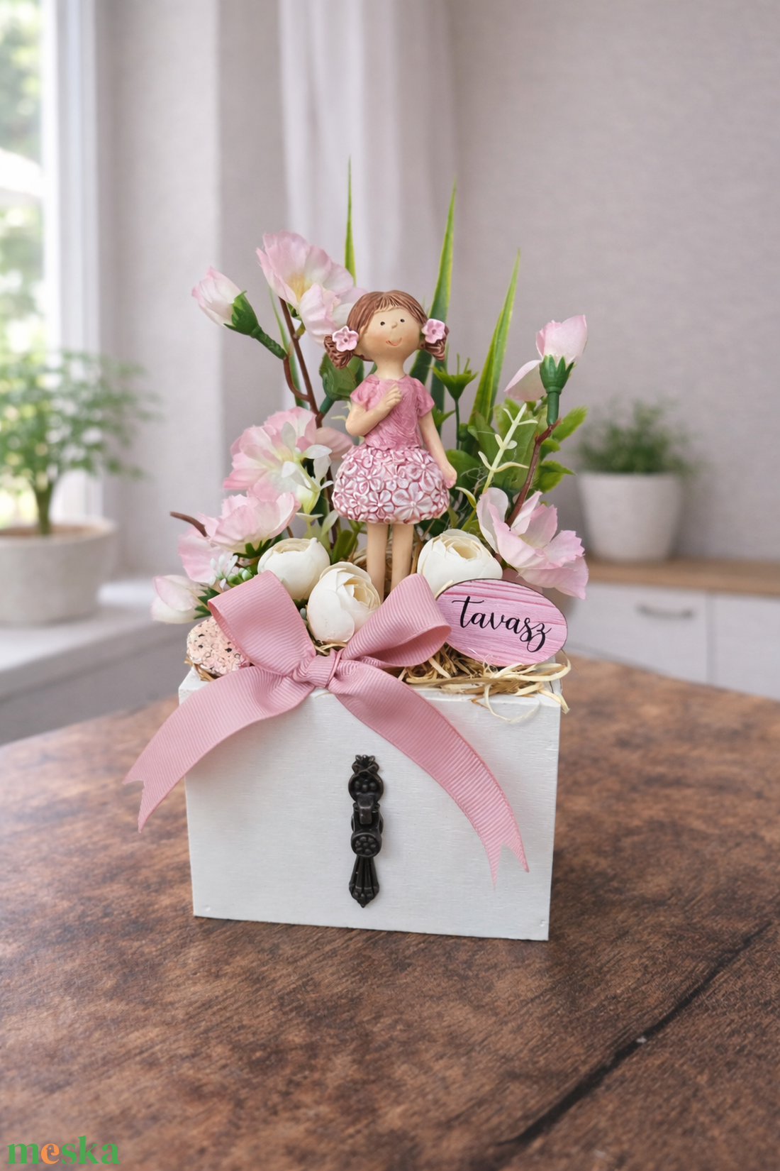 Tavaszi asztaldísz kislánnyal - otthon & életmód - dekoráció - asztal és polc dekoráció - asztaldísz - Meska.hu