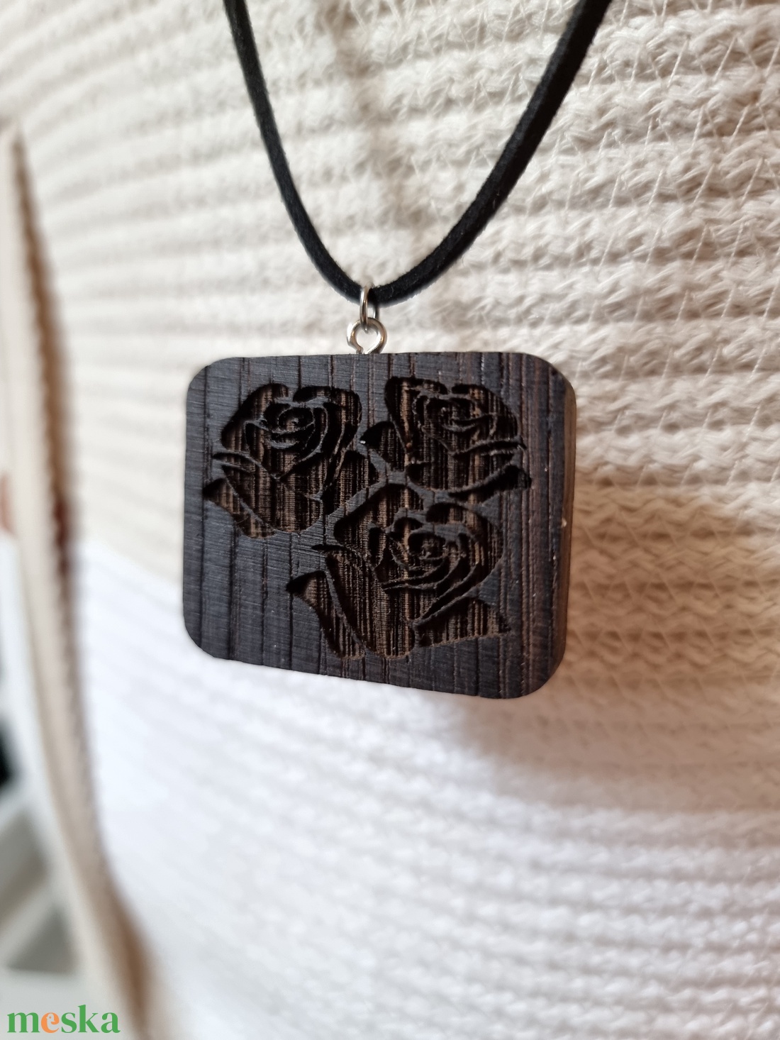 Rózsa movítumos diófa medál nyaklánccal - ékszer - nyaklánc - medálos nyaklánc - Meska.hu