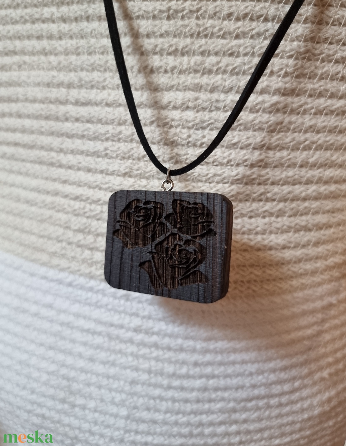 Rózsa movítumos diófa medál nyaklánccal - ékszer - nyaklánc - medálos nyaklánc - Meska.hu