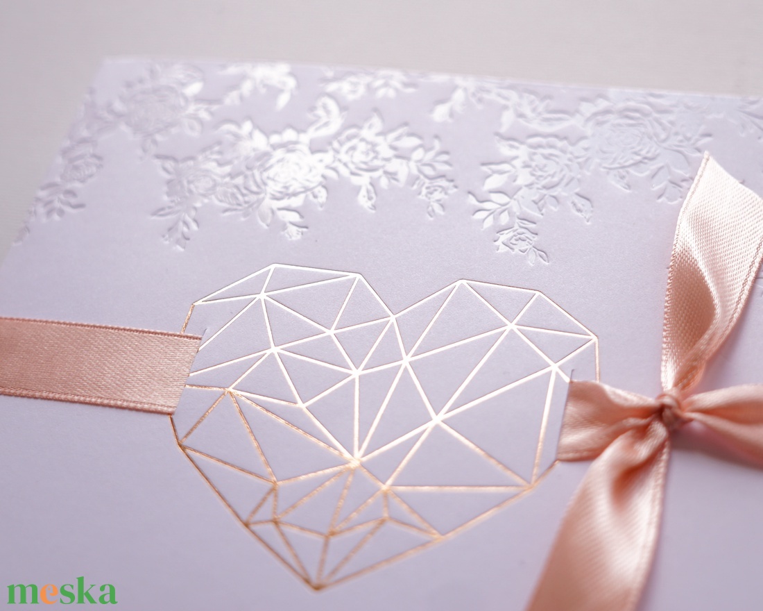 Kinyitható aranyfóliázott esküvői meghívó, dombornyomott virágmintás , viaszpecsét, barack / rose- gold  - esküvő - meghívó & kártya - meghívó - Meska.hu