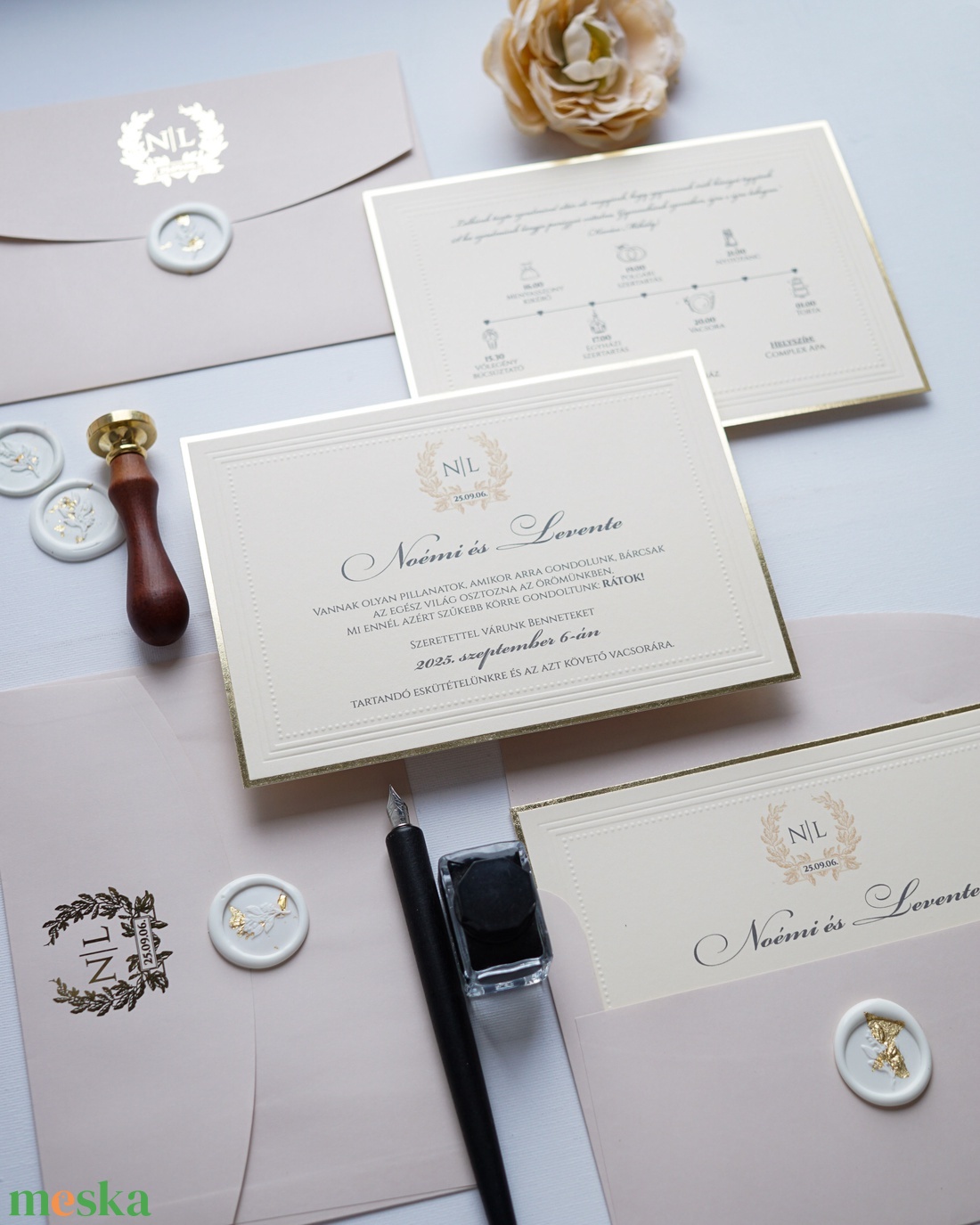 Elegáns aranyozott szélű esküvői meghívó bézs borítékkal és viaszpecséttel, arany meghívó - esküvő - meghívó & kártya - meghívó - Meska.hu