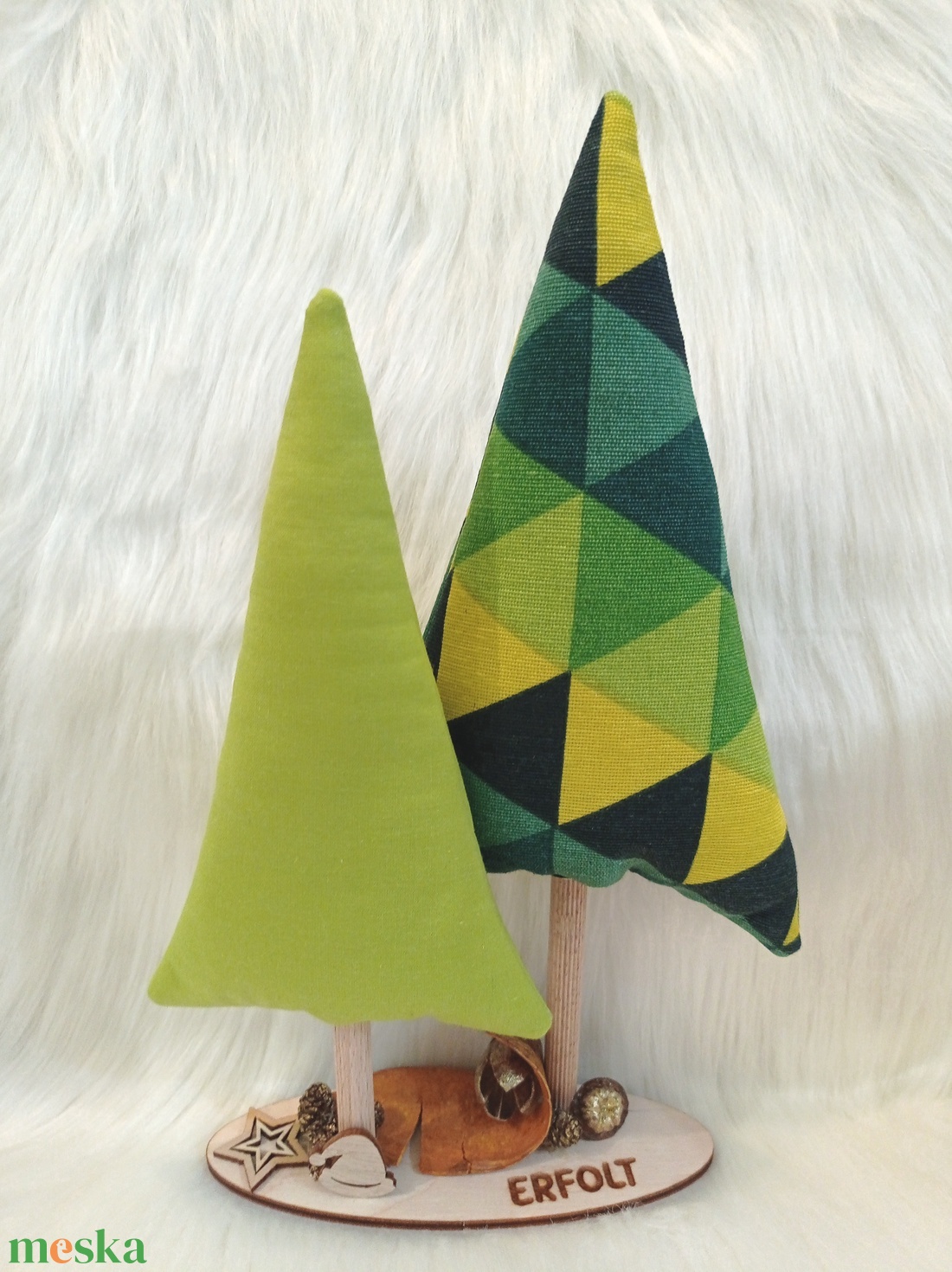 Textilből készült karácsonyi dekoráció  kézzel készített fenyőfa - 4. - karácsony - karácsonyi lakásdekoráció - karácsonyi lakásdíszek - Meska.hu