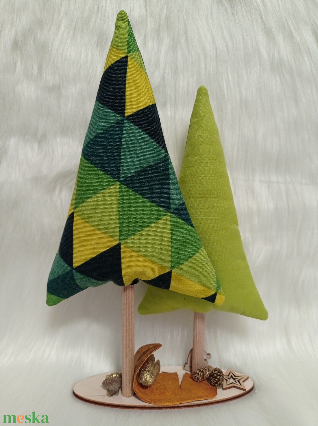 Textilből készült karácsonyi dekoráció  kézzel készített fenyőfa - 4. - karácsony - karácsonyi lakásdekoráció - karácsonyi lakásdíszek - Meska.hu