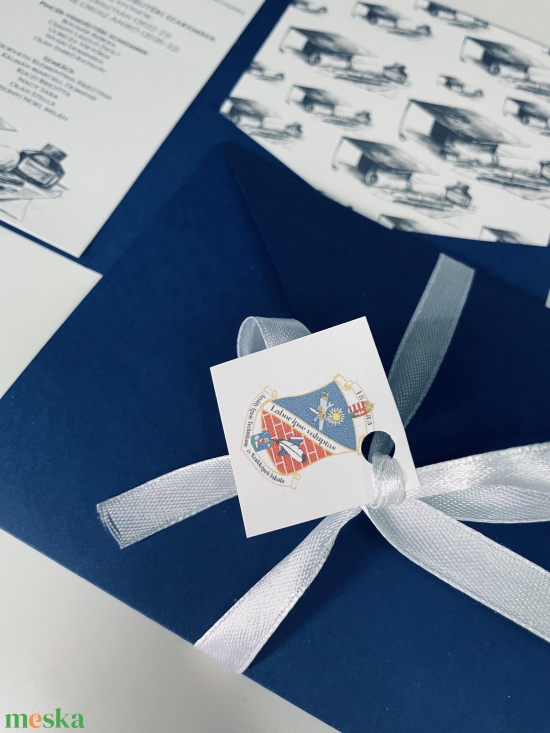 Sötétkék boríték alakú meghívó ballagásra vagy diplomaosztóra - otthon & életmód - papír, írószer - ajándékozás kellékei - meghívó - Meska.hu Sötétkék boríték alakú meghívó ballagásra vagy diplomaosztóra - otthon & életmód - papír, írószer - ajándékozás kellékei - meghívó - Meska.hu