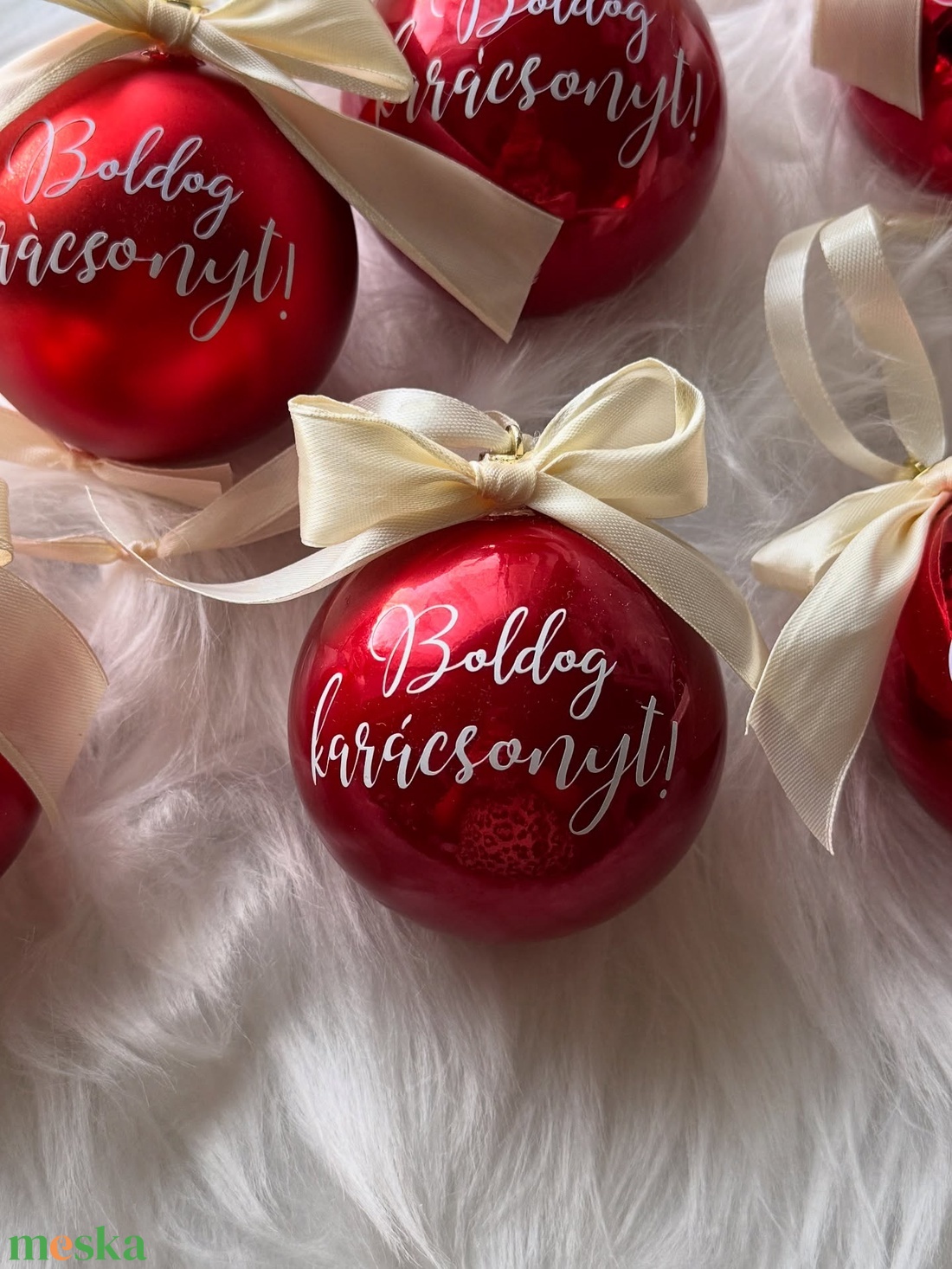 Egyedi feliratos karácsonyi gömbök többféle színben - karácsony - karácsonyi lakásdekoráció - karácsonyfadíszek - Meska.hu