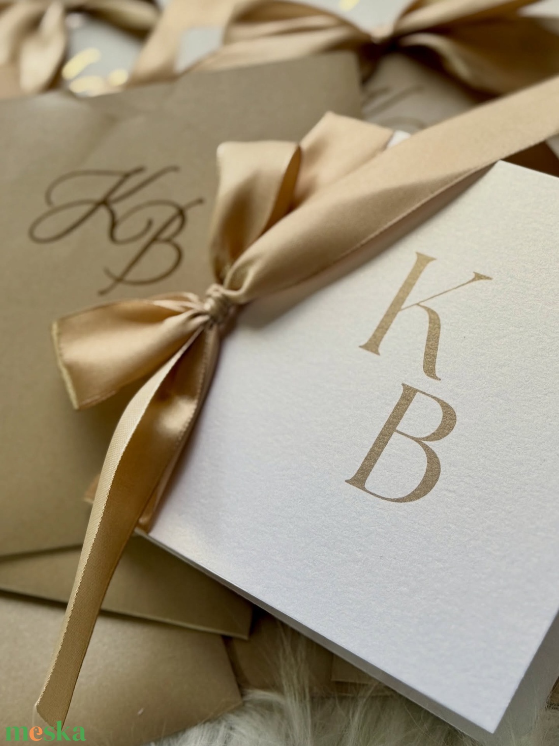 Bézs színű luxus masnis esküvői meghívó arany matricázott monogrammal - esküvő - meghívó & kártya - meghívó - Meska.hu