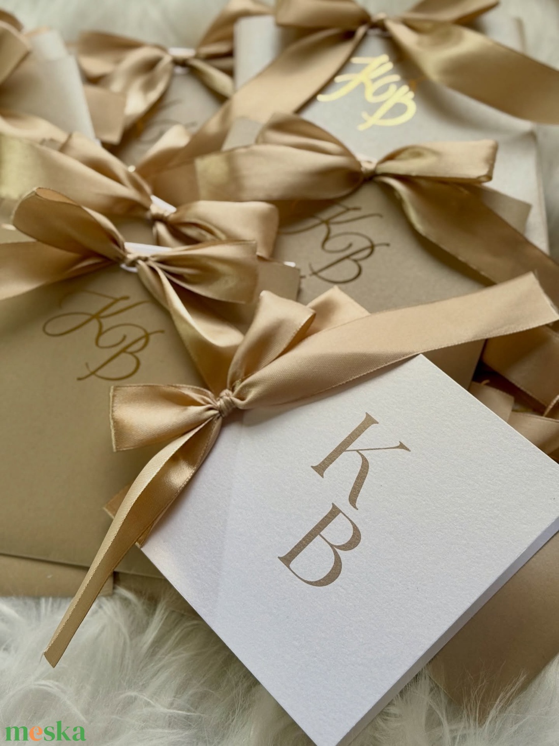 Bézs színű luxus masnis esküvői meghívó arany matricázott monogrammal - esküvő - meghívó & kártya - meghívó - Meska.hu