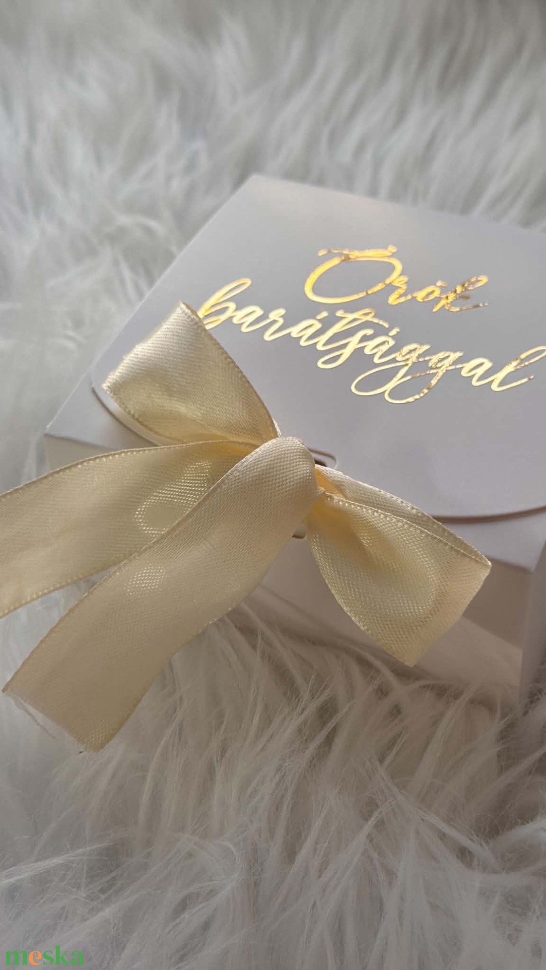 Örök barátság vadgalambpár � Reszkessetek, betörők! ihlette karácsonyi ajándék díszdobozban - karácsony - karácsonyi lakásdekoráció - karácsonyfadíszek - Meska.hu