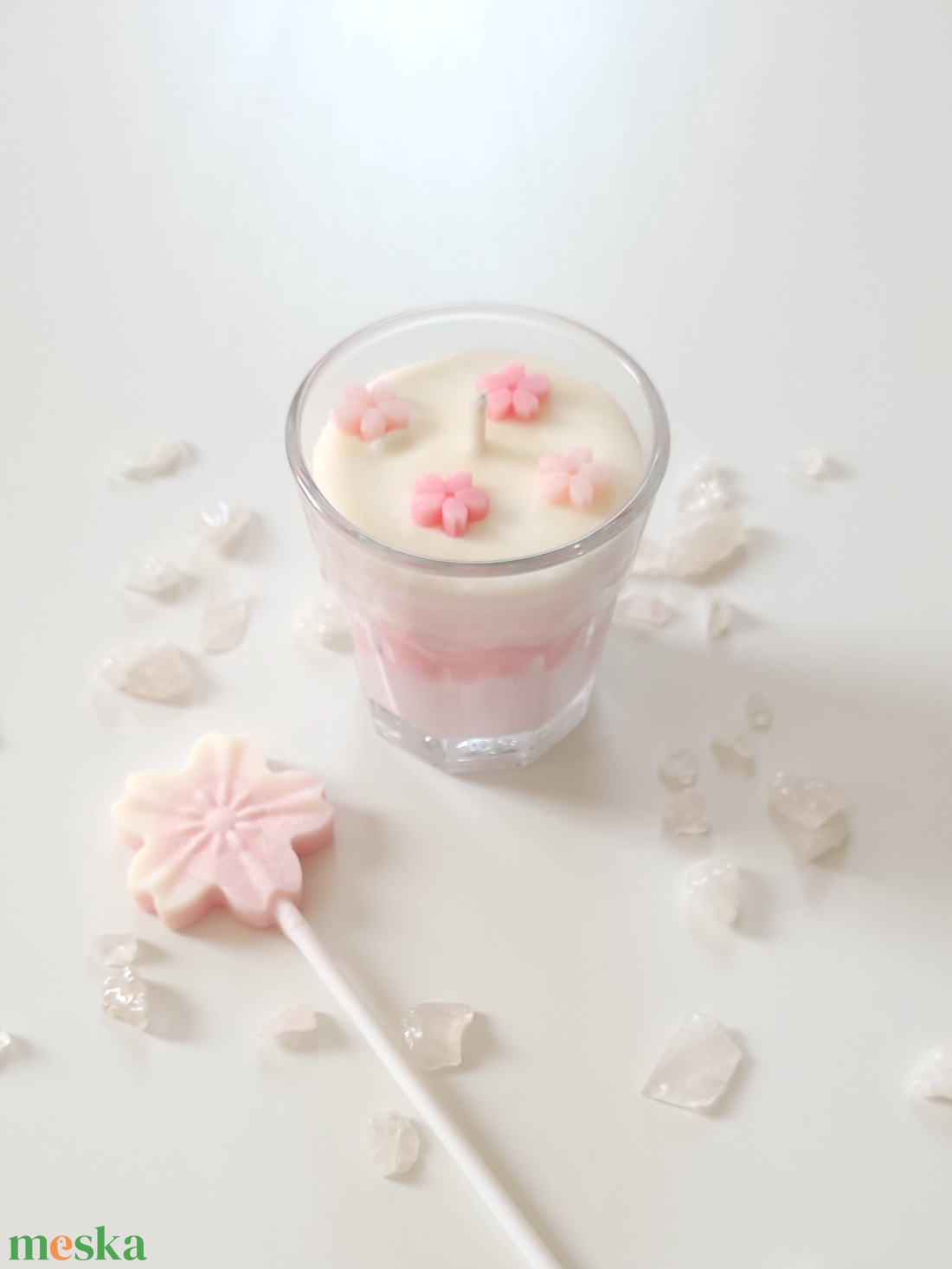 Sakura latte illatgyertya, édeskés cseresznye illattal - otthon & életmód - gyertya, illat, aroma - gyertya - Meska.hu