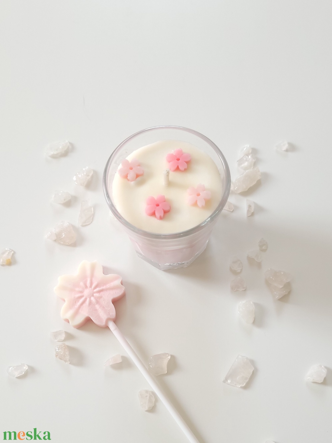 Sakura latte illatgyertya, édeskés cseresznye illattal - otthon & életmód - gyertya, illat, aroma - gyertya - Meska.hu