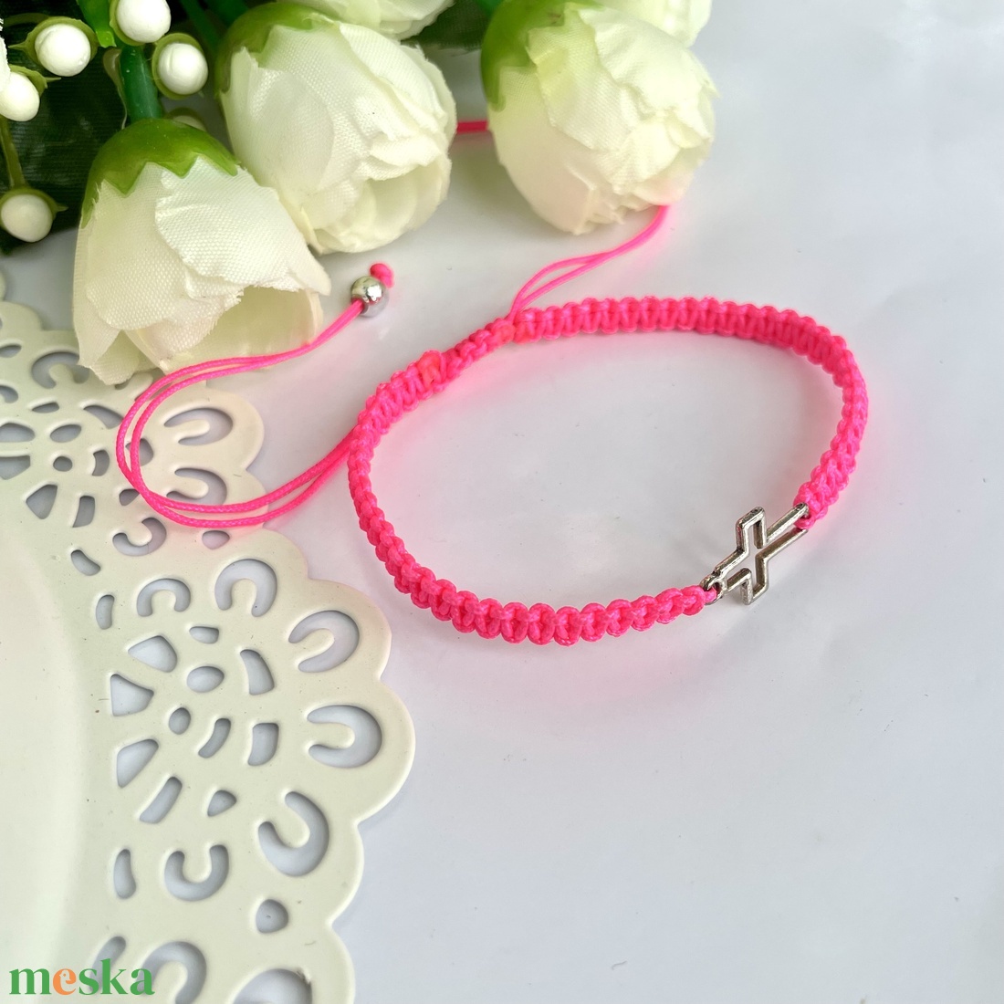 Fonott kereszt karkötő  pink színben, állítható méret - ékszer - karkötő - fonott karkötő - Meska.hu