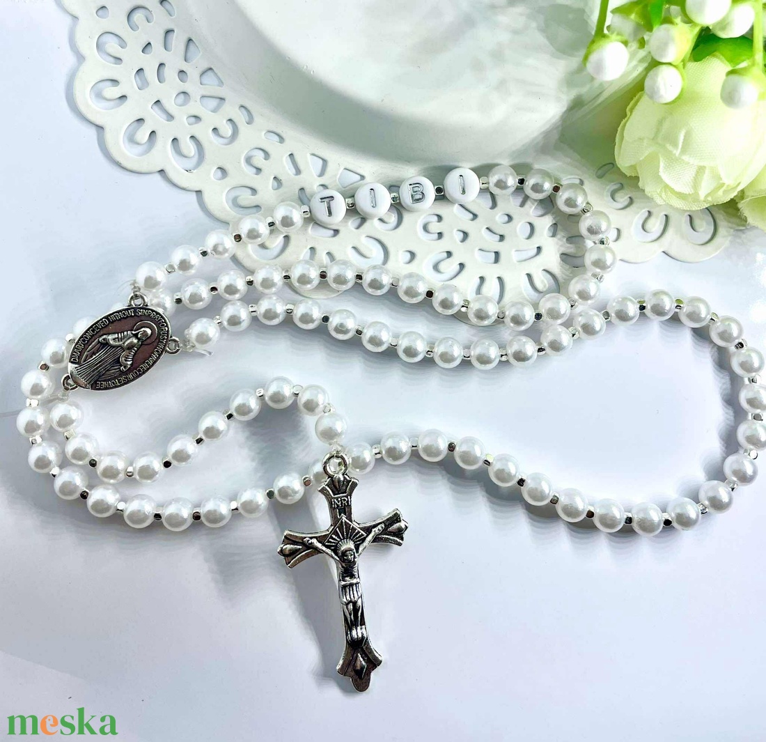Eszüst színű gyöngyös  rózsafüzér névvel- kézmüves, személyre szabható ajándék keresztelőre vagy bérmálásra - otthon & életmód - vallás - lánc & füzér - Meska.hu