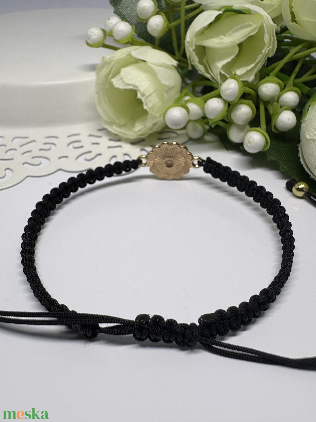 Fonott virágos makramé karkötő   - ékszer - karkötő - fonott karkötő - Meska.hu