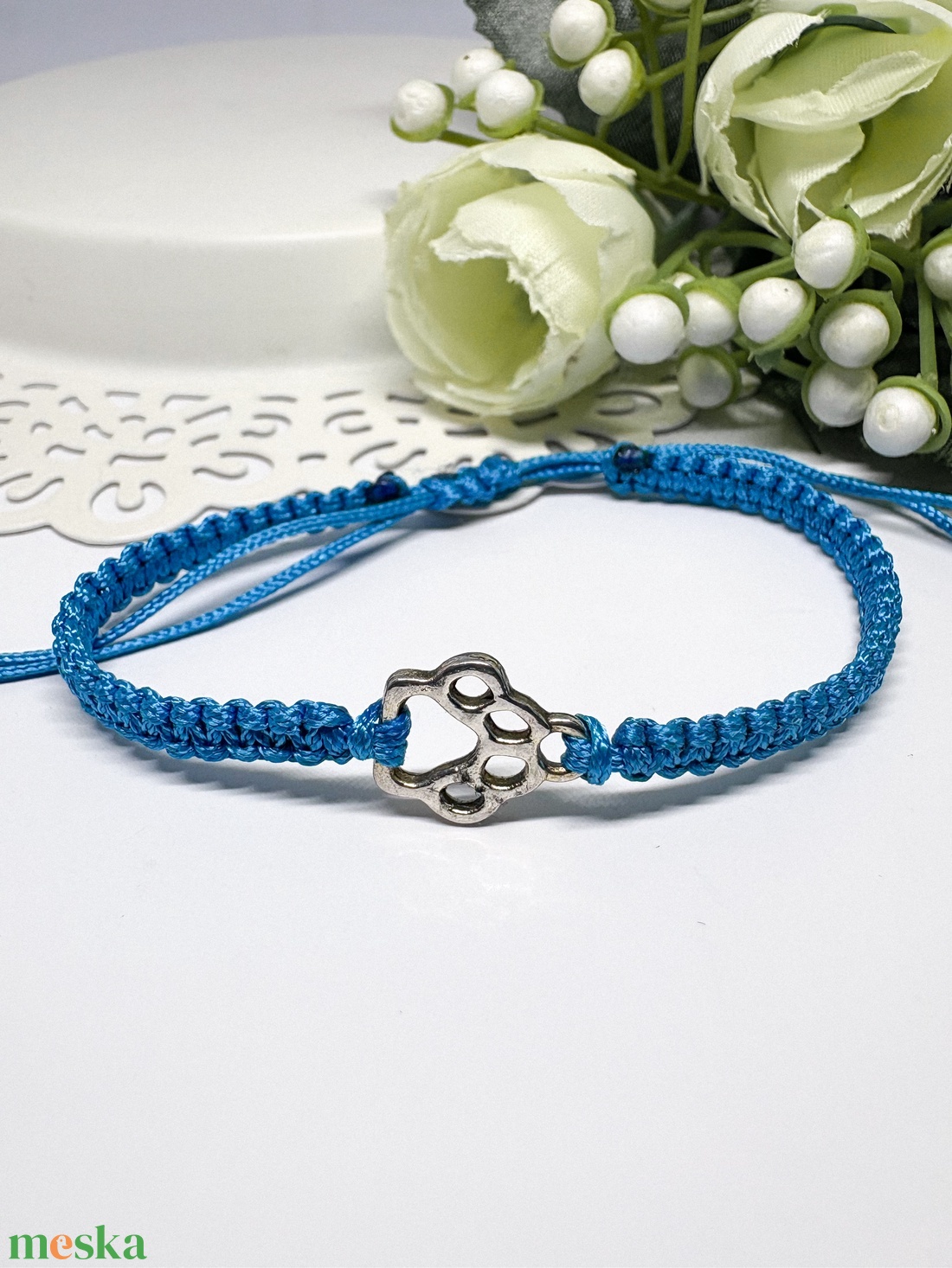 Makramé fonott karkötő  tapancsos kék  - ékszer - karkötő - gyöngyös karkötő - Meska.hu