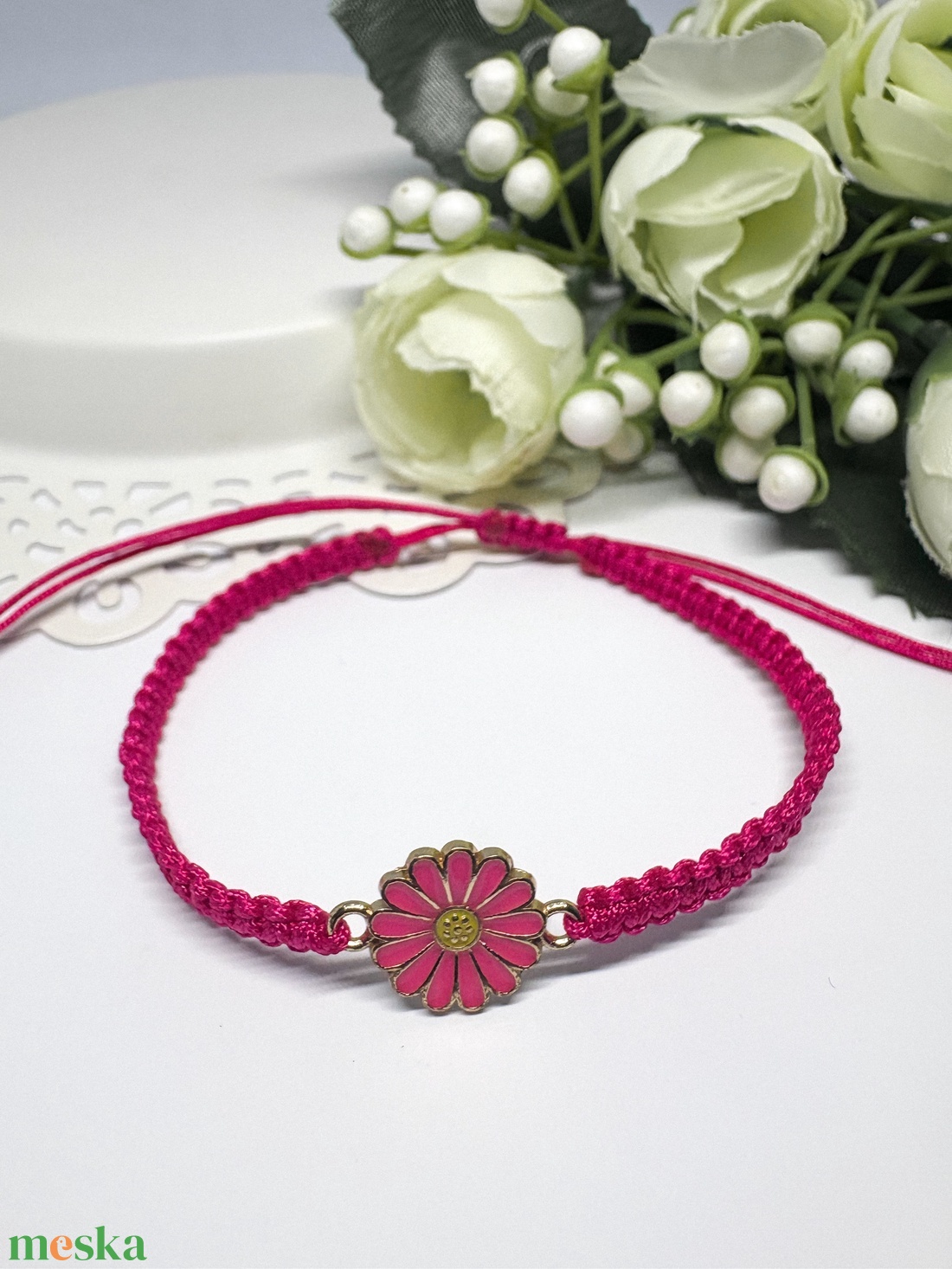 Makramé Karkötő Virág Medállal  - ékszer - karkötő - karkötő medállal - Meska.hu
