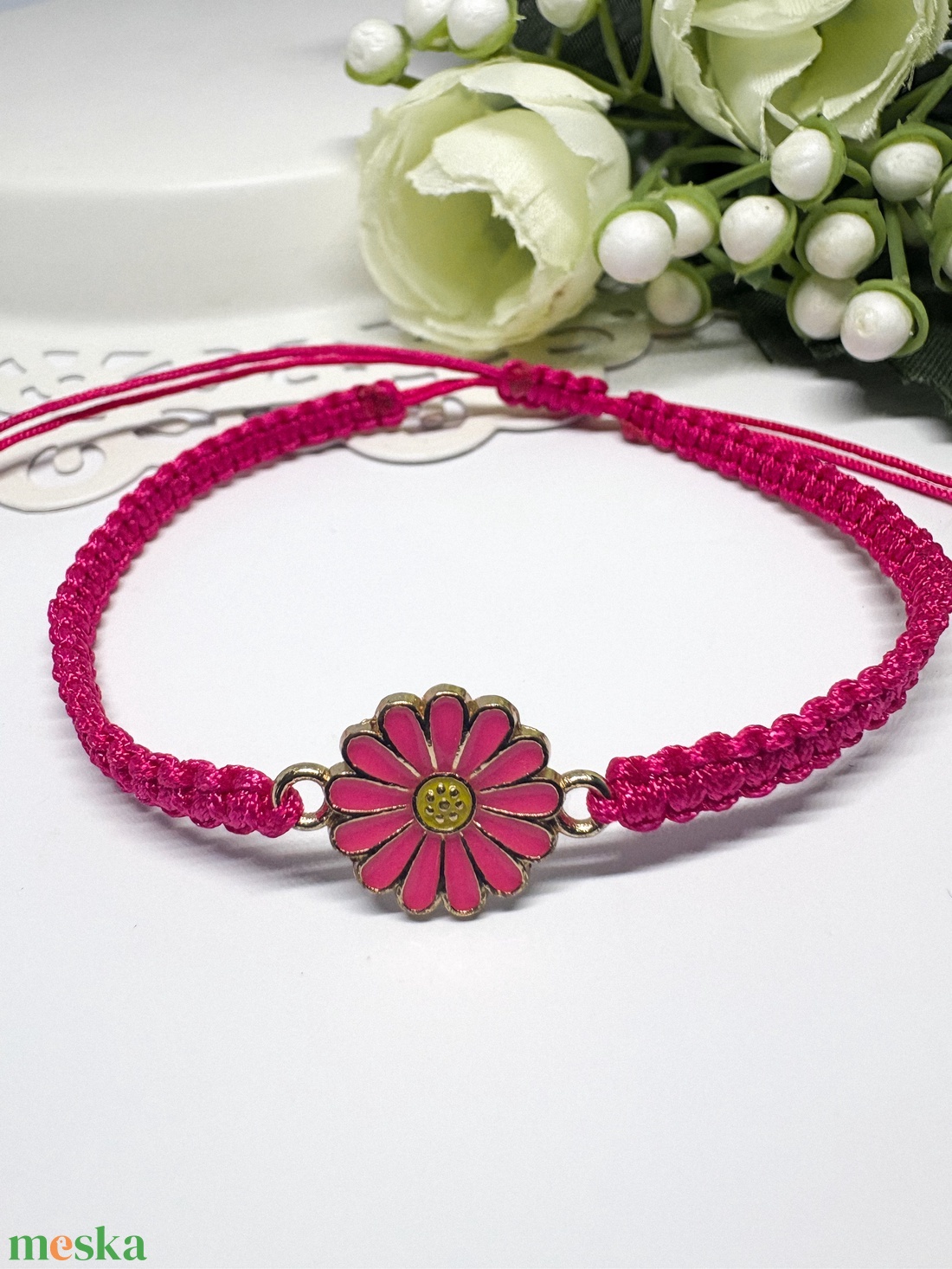 Makramé Karkötő Virág Medállal  - ékszer - karkötő - karkötő medállal - Meska.hu