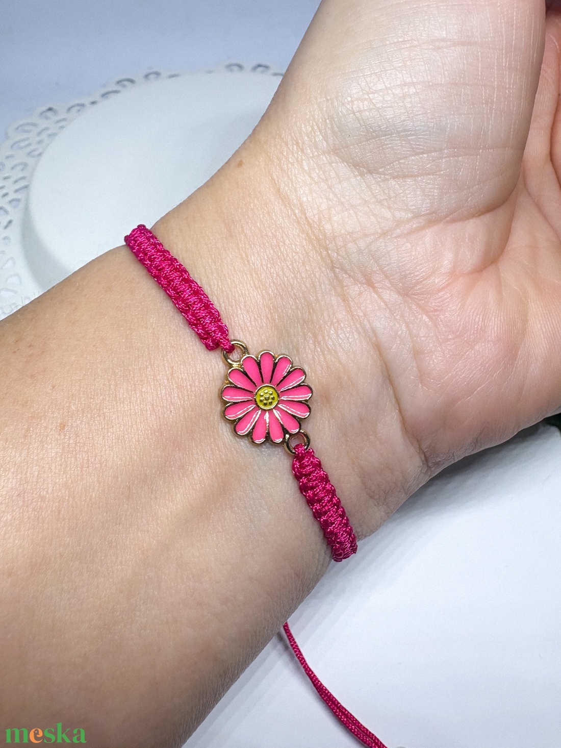 Makramé Karkötő Virág Medállal  - ékszer - karkötő - karkötő medállal - Meska.hu