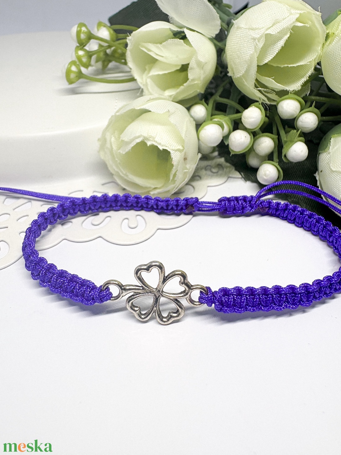 Fonott makramé karkötő lila lóherével  - ékszer - karkötő - fonott karkötő - Meska.hu