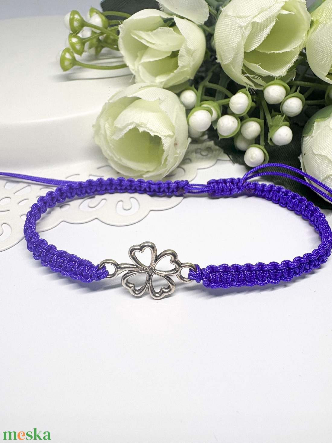 Fonott makramé karkötő lila lóherével  - ékszer - karkötő - fonott karkötő - Meska.hu