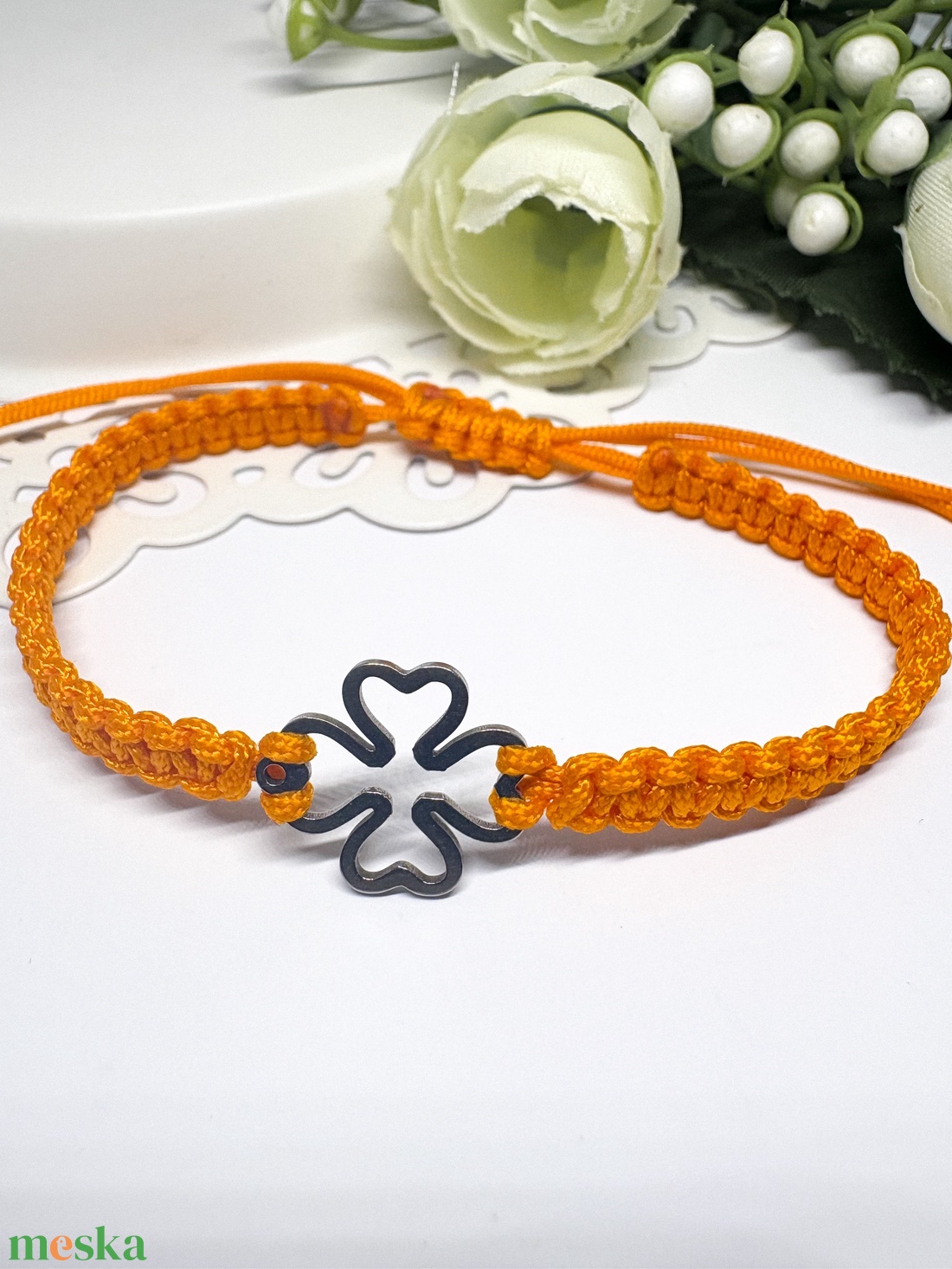 Fonott makramé karkötő narancs sárga  lóherével  - ékszer - karkötő - fonott karkötő - Meska.hu