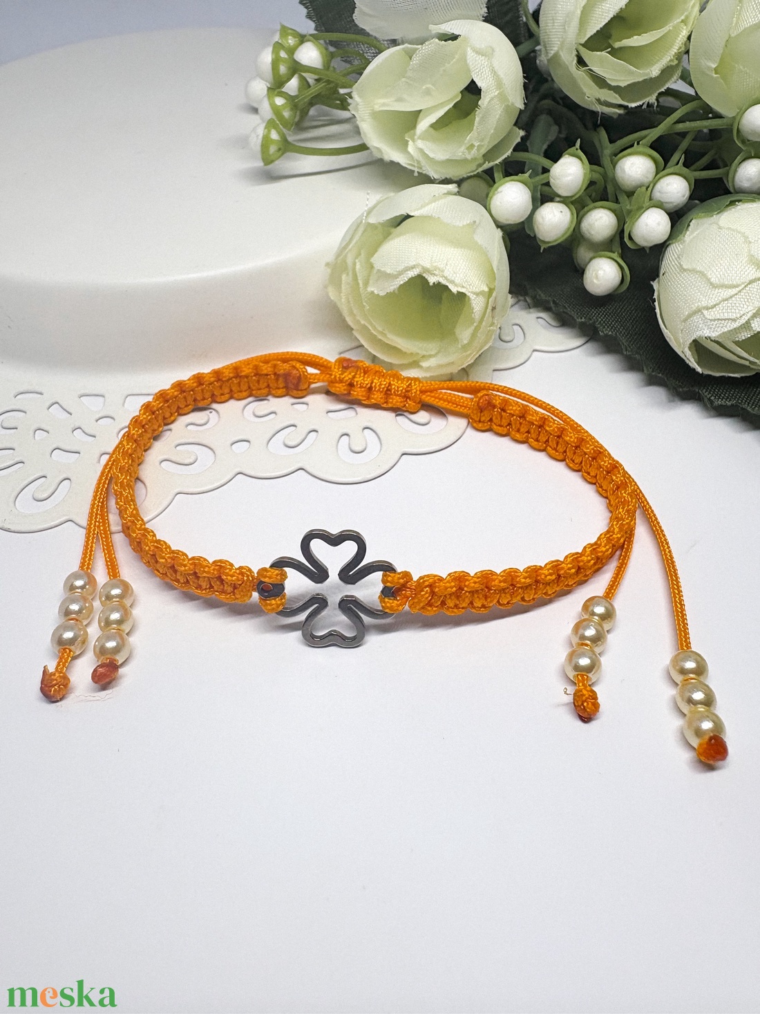 Fonott makramé karkötő narancs sárga  lóherével  - ékszer - karkötő - fonott karkötő - Meska.hu