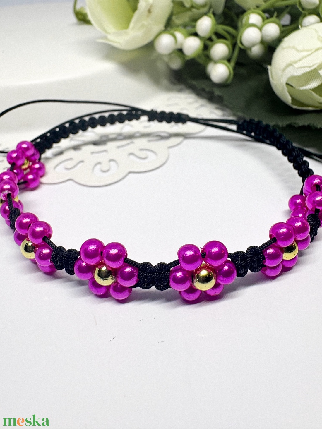 Fonott makramé pink  gyöngy virág mintás  - ékszer - karkötő - fonott karkötő - Meska.hu