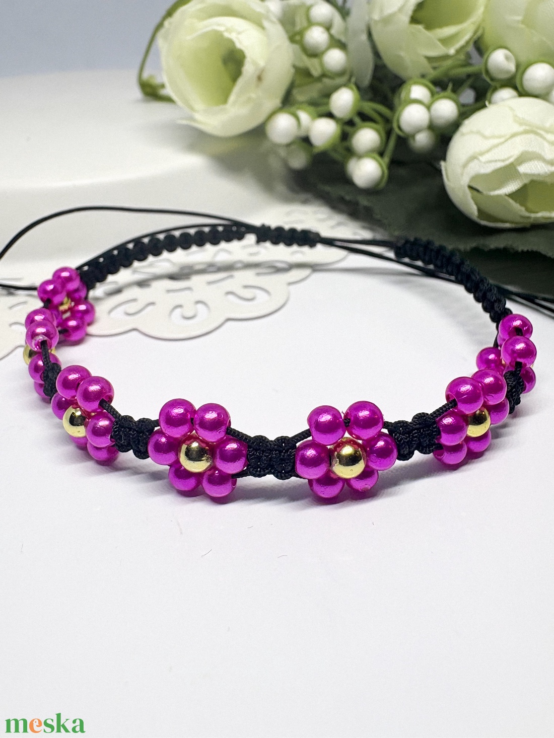 Fonott makramé pink  gyöngy virág mintás  - ékszer - karkötő - fonott karkötő - Meska.hu