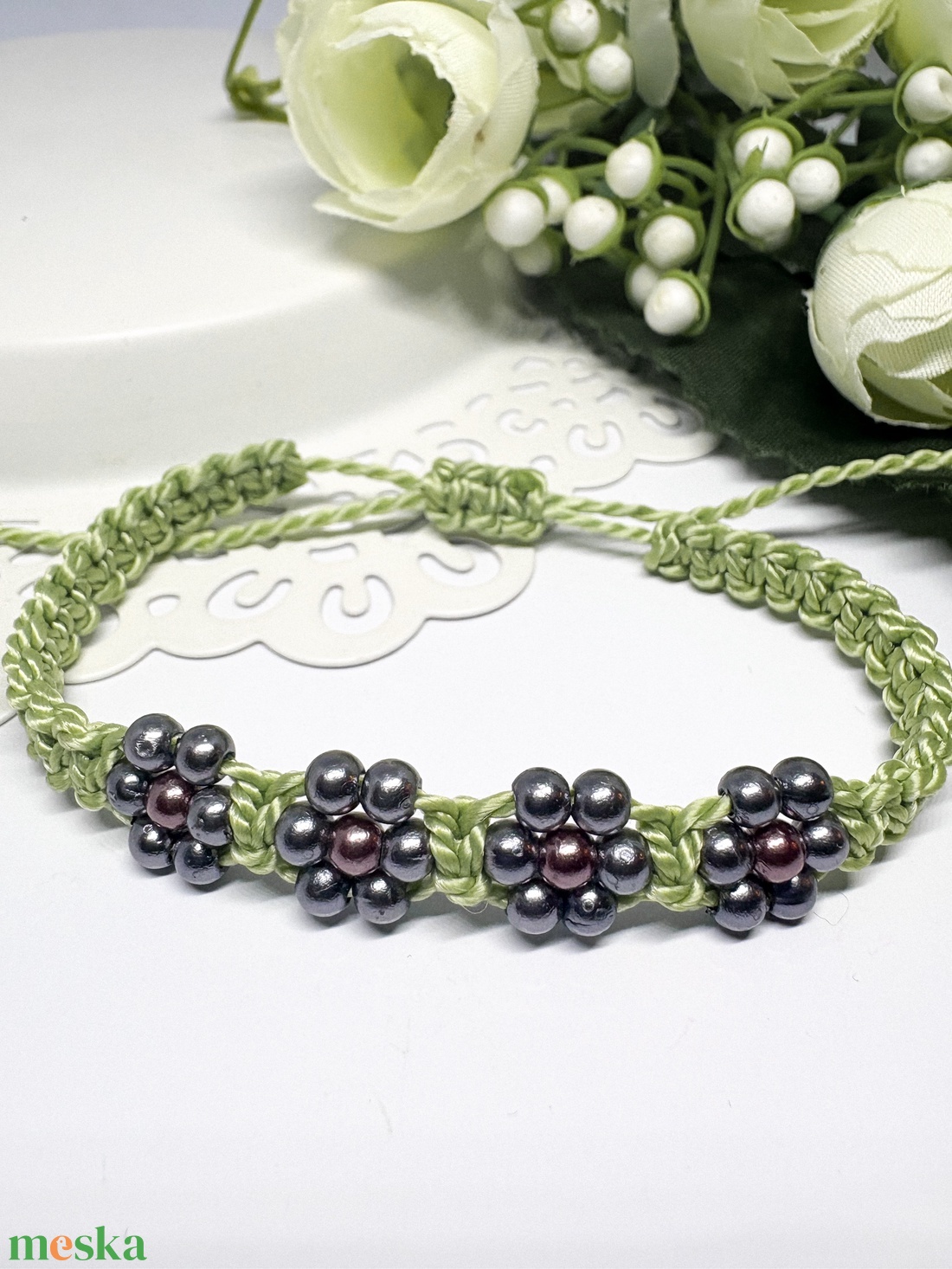 Fonott makramé zöld   gyöngy virág mintás  - ékszer - karkötő - fonott karkötő - Meska.hu