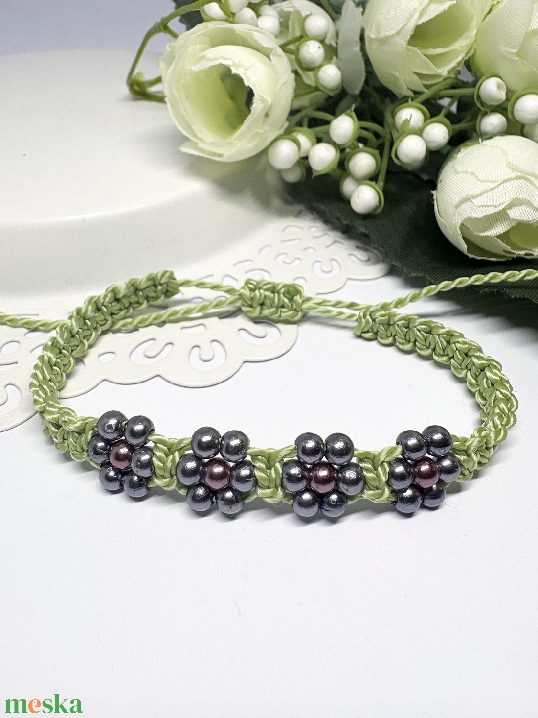 Fonott makramé zöld   gyöngy virág mintás  - ékszer - karkötő - fonott karkötő - Meska.hu