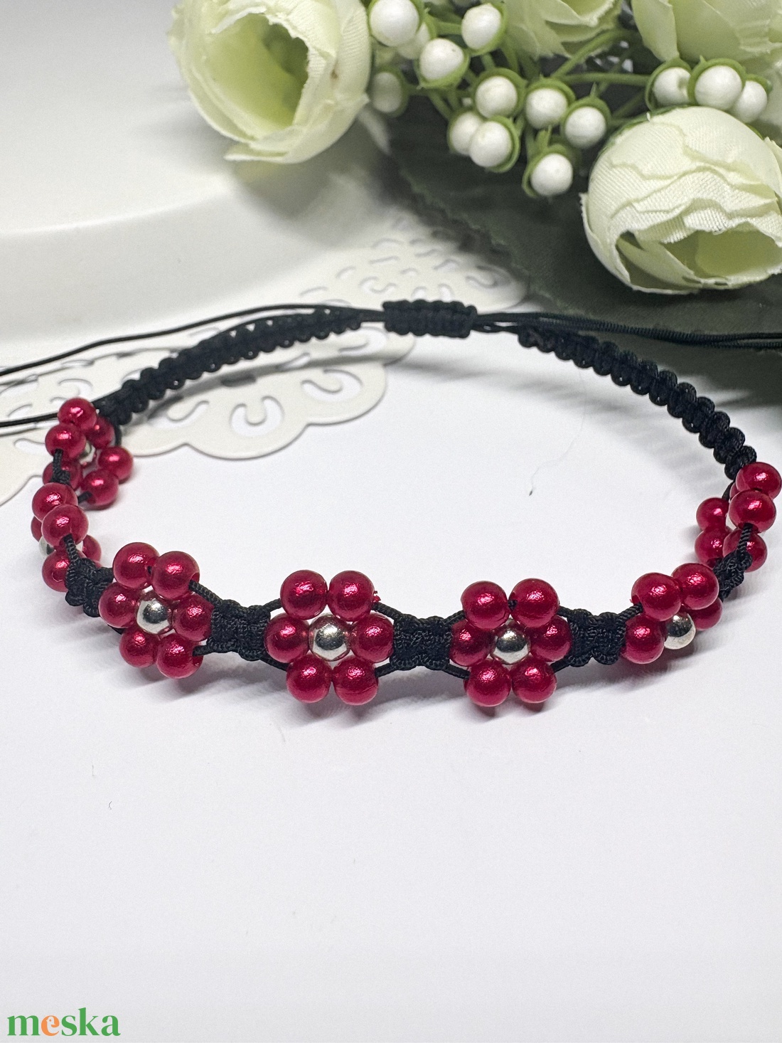 Fonott makramé gyöngy virág mintás  - ékszer - karkötő - fonott karkötő - Meska.hu