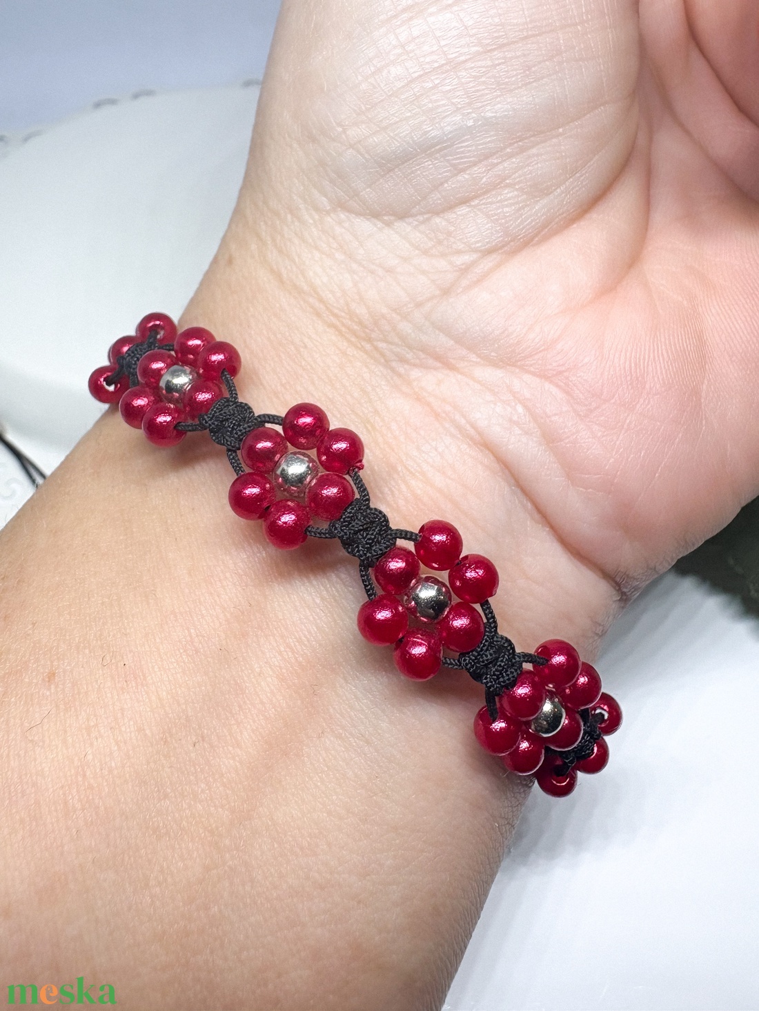 Fonott makramé gyöngy virág mintás  - ékszer - karkötő - fonott karkötő - Meska.hu