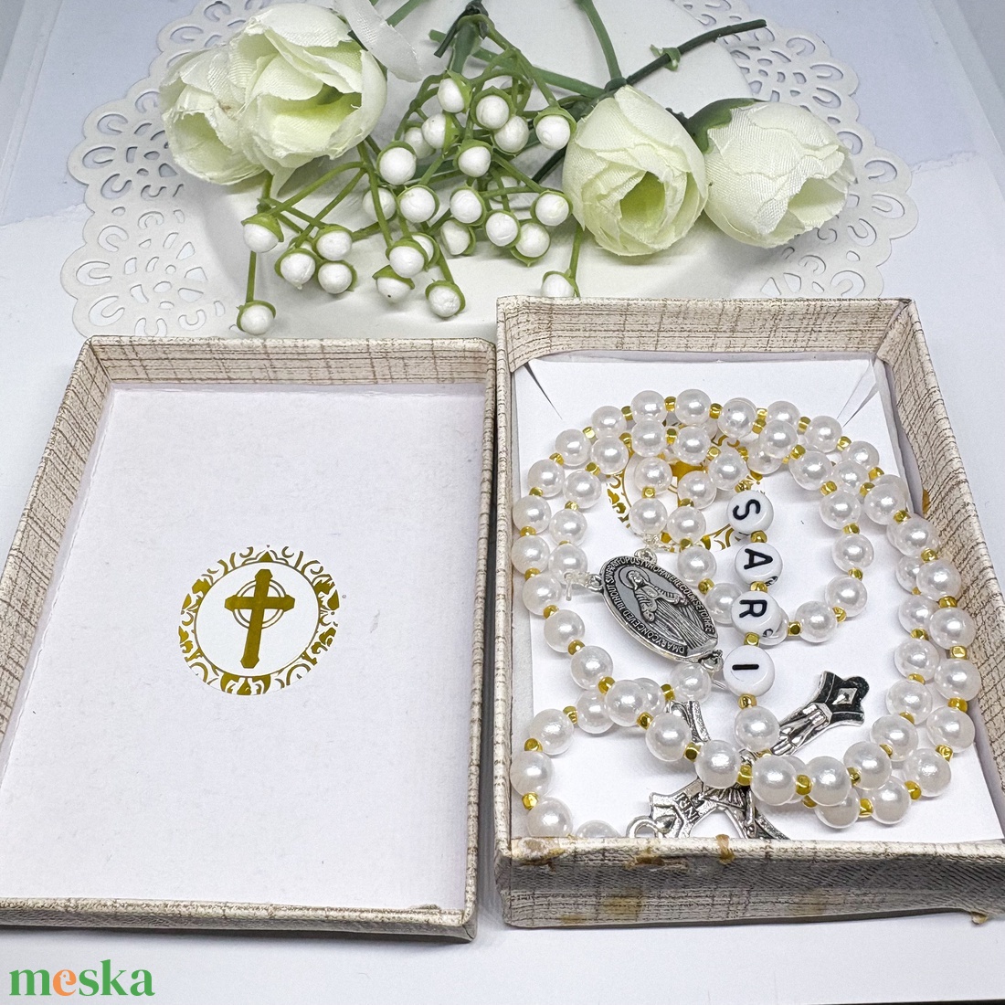    Fehér rózsafüzér díszdobozban keresztelő ajándék - otthon & életmód - vallás - lánc & füzér - Meska.hu