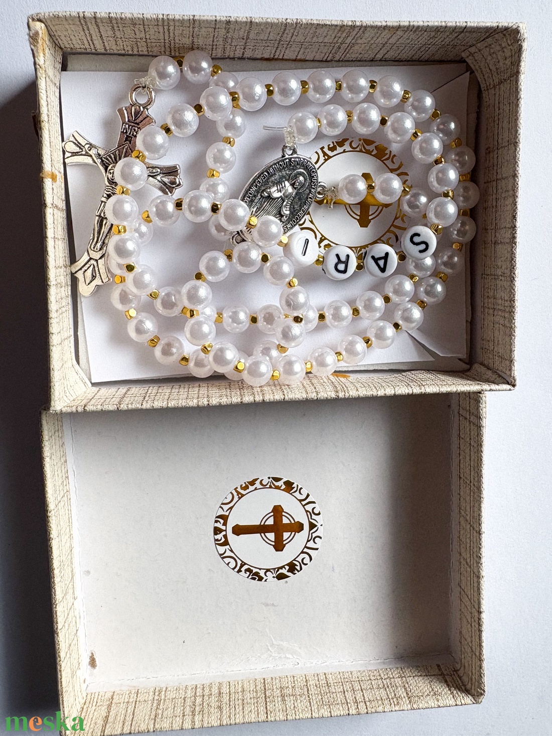    Fehér rózsafüzér díszdobozban keresztelő ajándék - otthon & életmód - vallás - lánc & füzér - Meska.hu