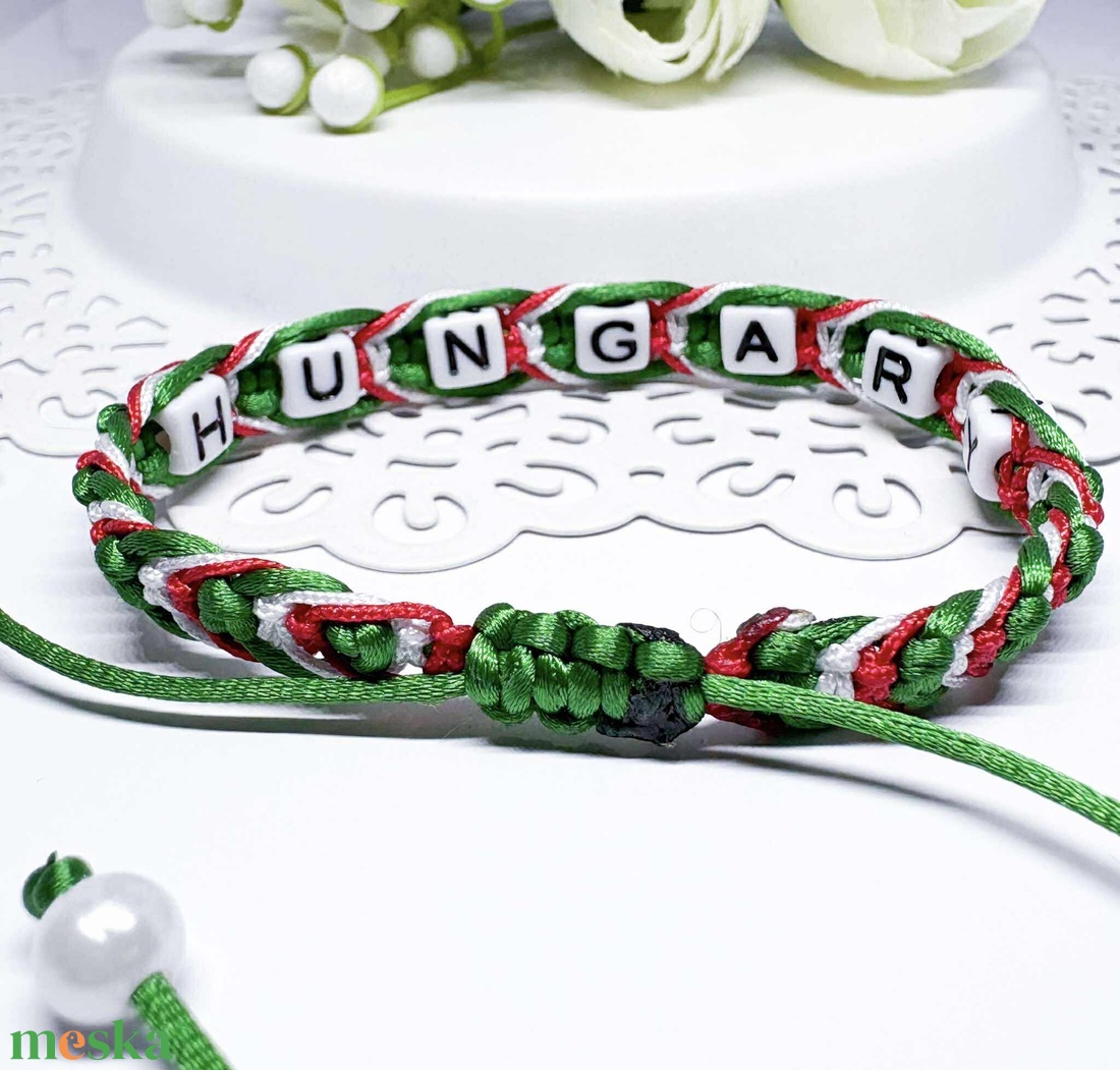 HUNGARY � Kézzel csomózott nemzeti színű karkötő - ékszer - karkötő - fonott karkötő - Meska.hu