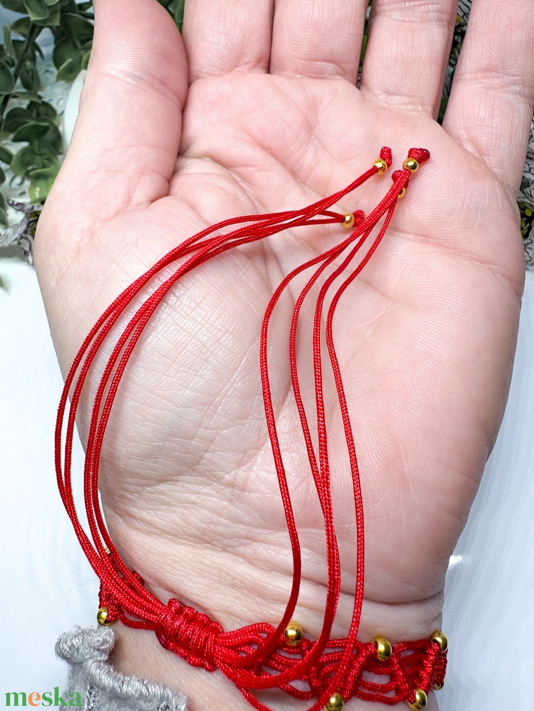 Piros mikromakramé karkötő-Kézzel csomozott elegancia fém csattal - ékszer - karkötő - fonott karkötő - Meska.hu