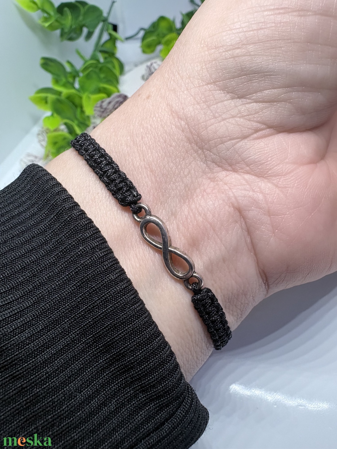 Ékszerek-Karkötők Fekete makramé karkötő ezüstszinű végtelen jellel-állitható méret - ékszer - karkötő - fonott karkötő - Meska.hu
