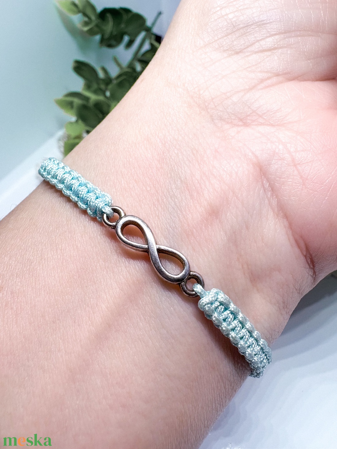 Világos kék  makramé karkötő ezüstszinű végtelen jellel-állitható méret - ékszer - karkötő - fonott karkötő - Meska.hu