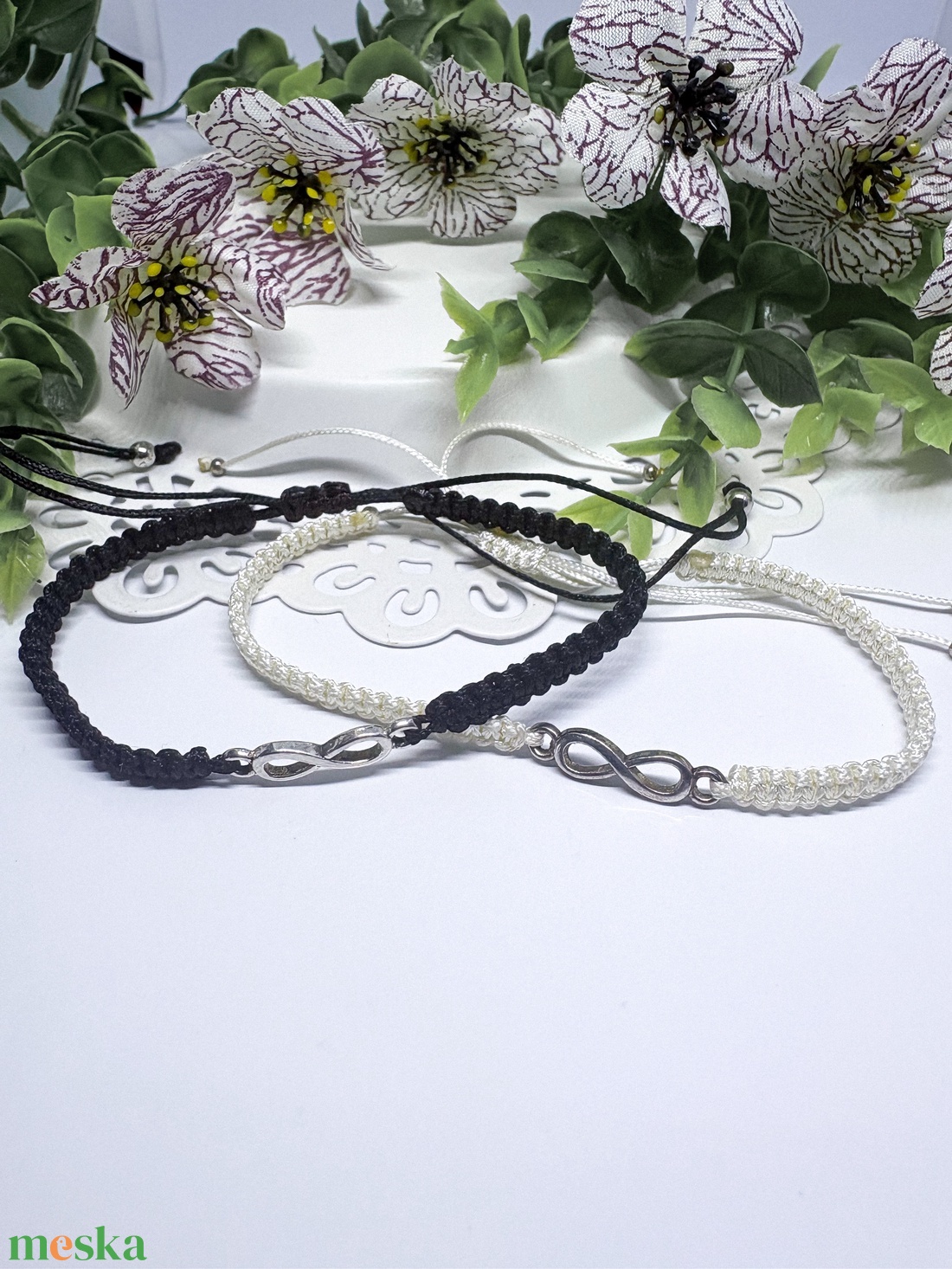 Ékszerek-Karkötők végtelen 2 db fekete-fehér - ékszer - karkötő - fonott karkötő - Meska.hu