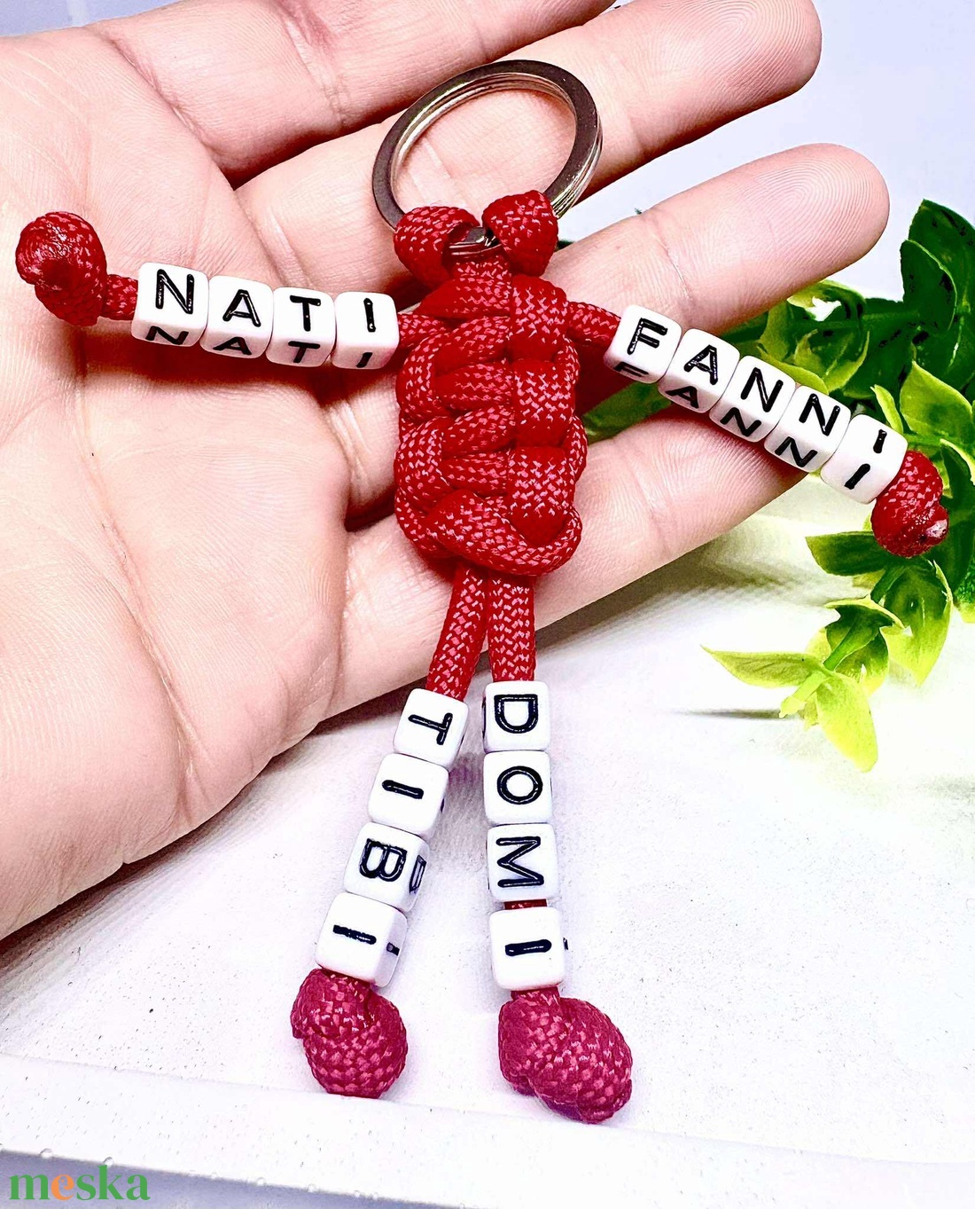 Egyedi Családfa Kulcstartó-Piros Emberkés 4 névvel - táska & tok - kulcstartó & táskadísz - kulcstartó - Meska.hu
