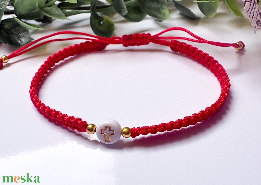 Fonott kereszt karkötő � piros  színben, állítható méret - ékszer - karkötő - fonott karkötő - Meska.hu