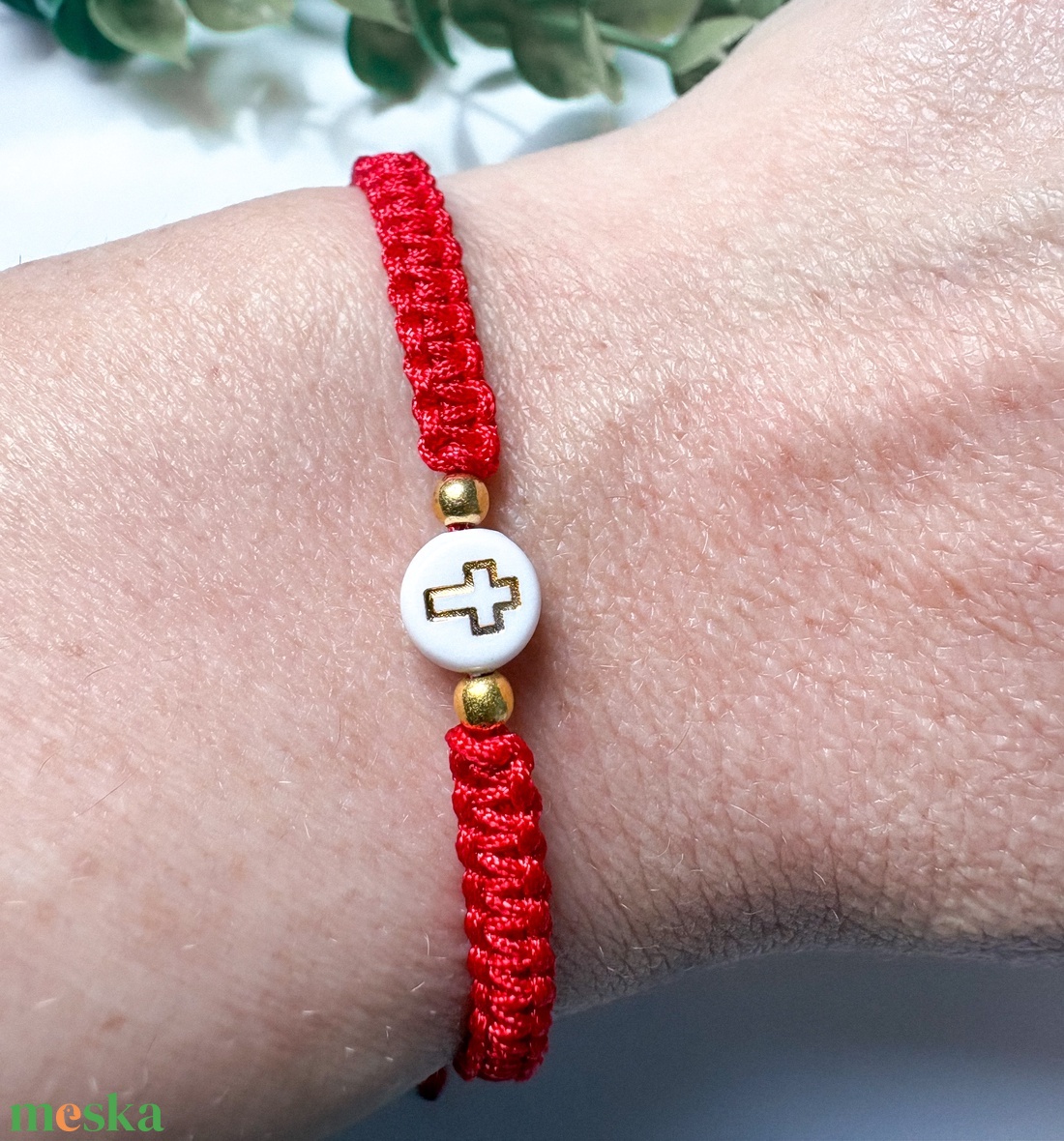 Fonott kereszt karkötő � piros  színben, állítható méret - ékszer - karkötő - fonott karkötő - Meska.hu