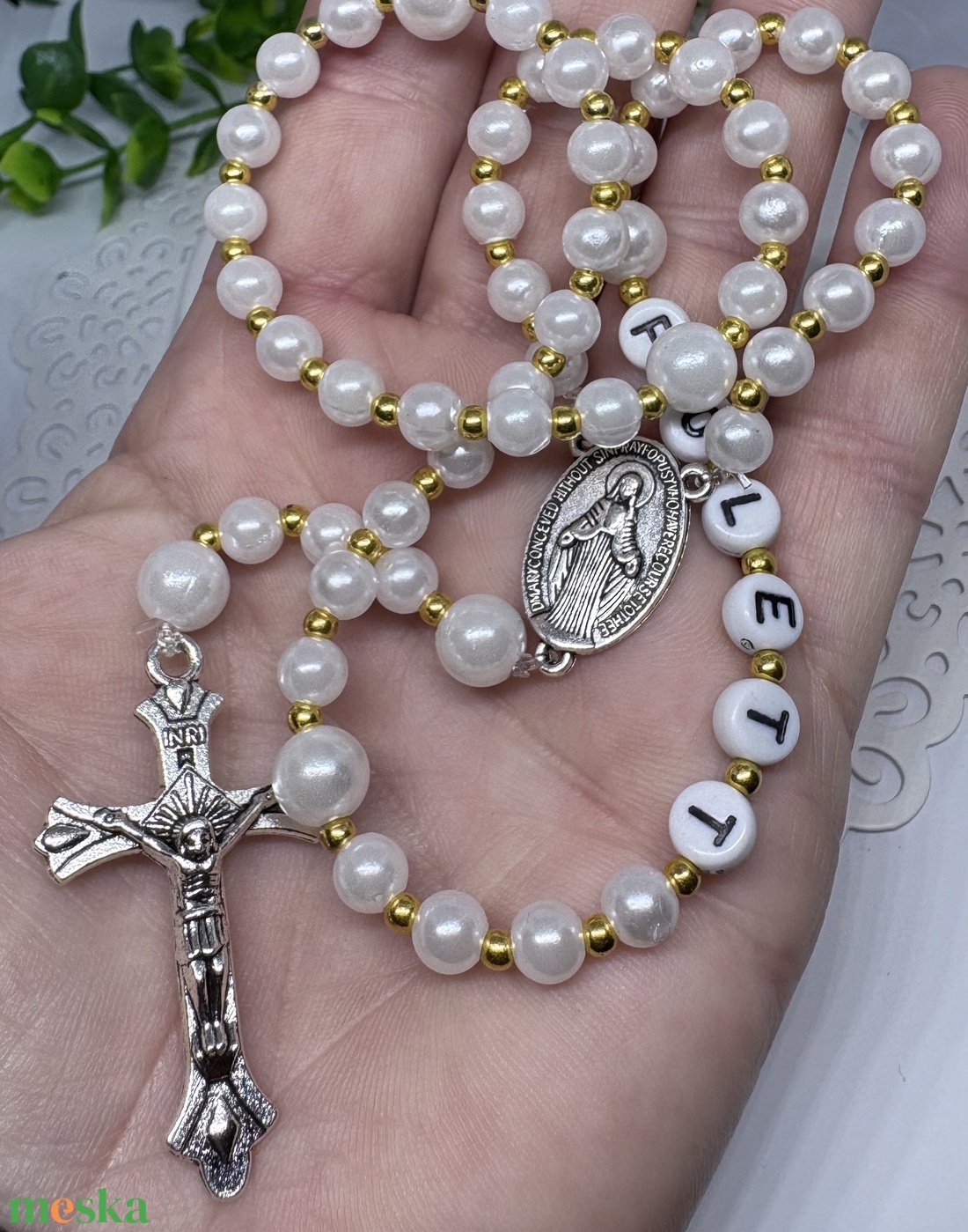  Egyedi gyöngyös rózsafüzér � személyre szabható névvel ???? - ékszer - nyaklánc - monogram & névnyaklánc - Meska.hu